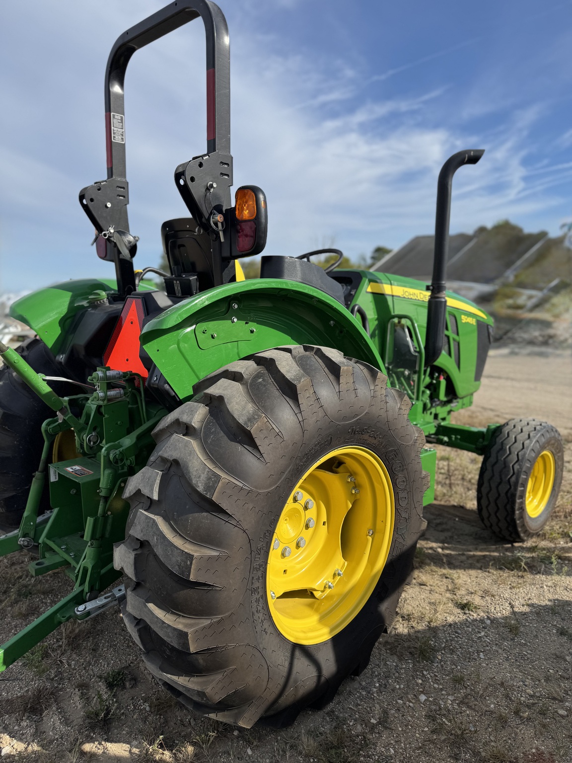 2018 John Deere 5045E Image 4