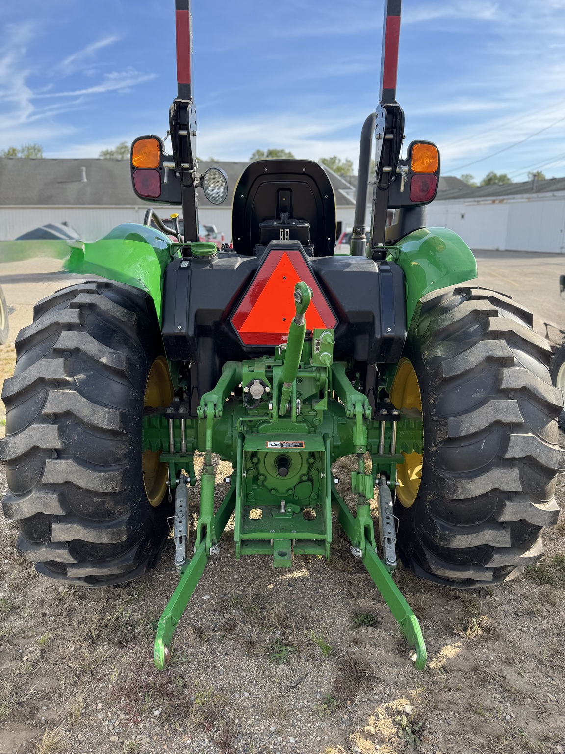 2018 John Deere 5045E Image 3