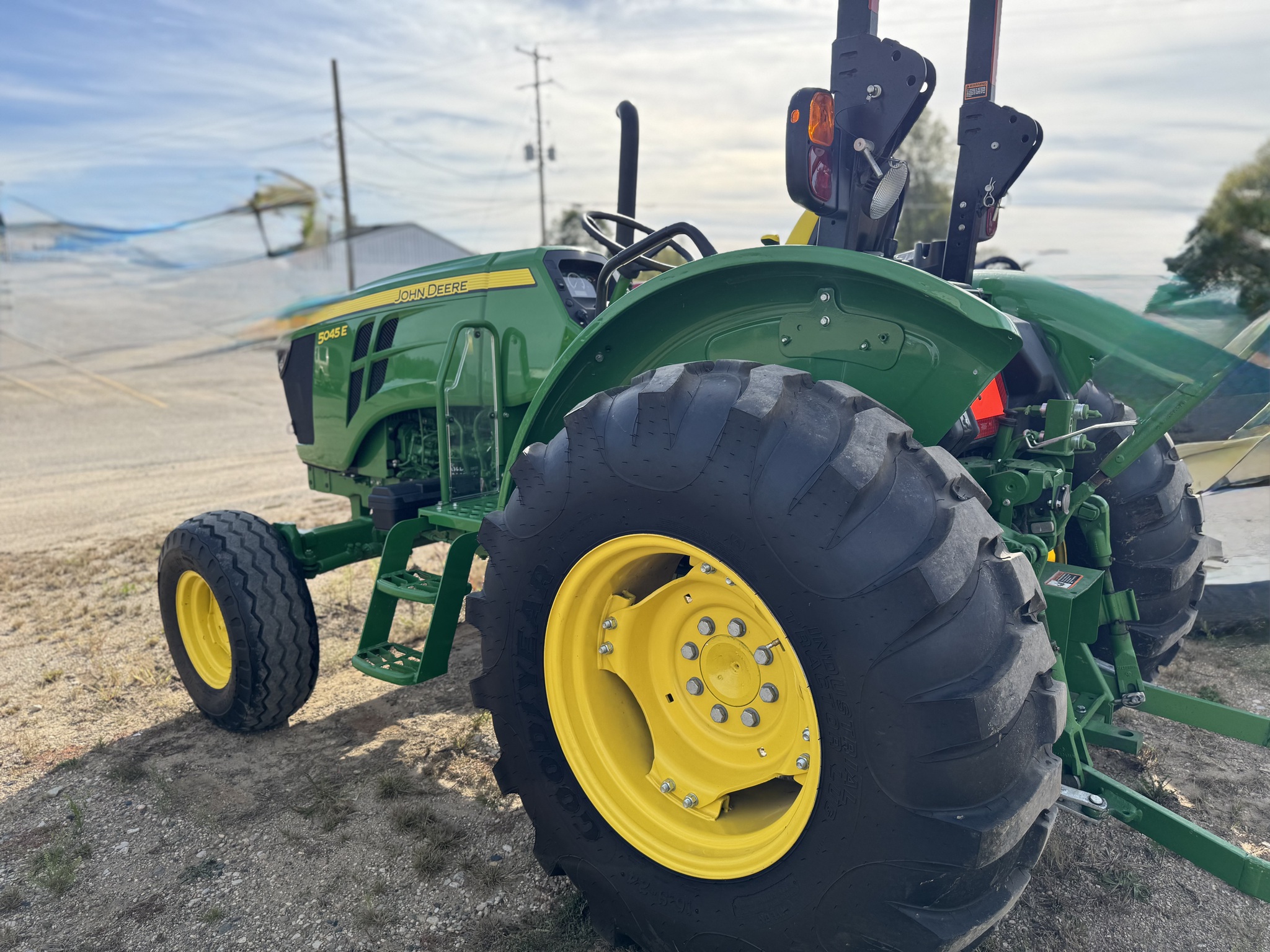2018 John Deere 5045E Image 2