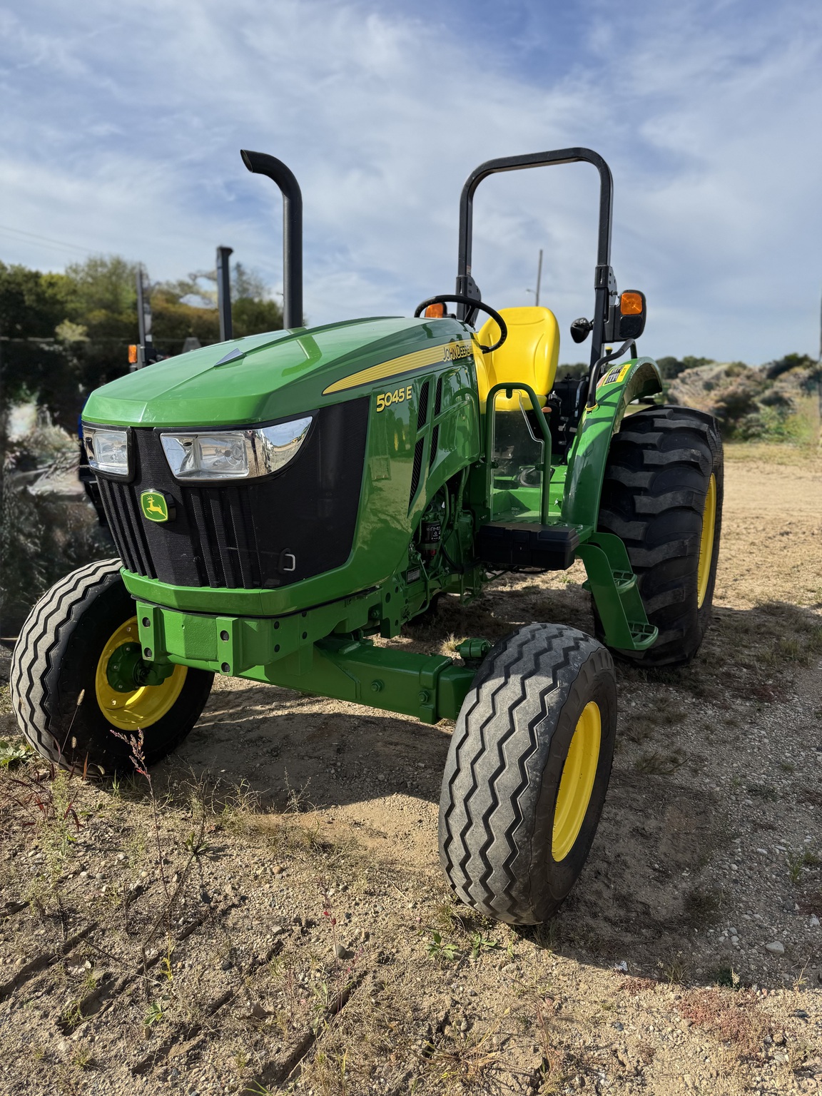 2018 John Deere 5045E Image 5