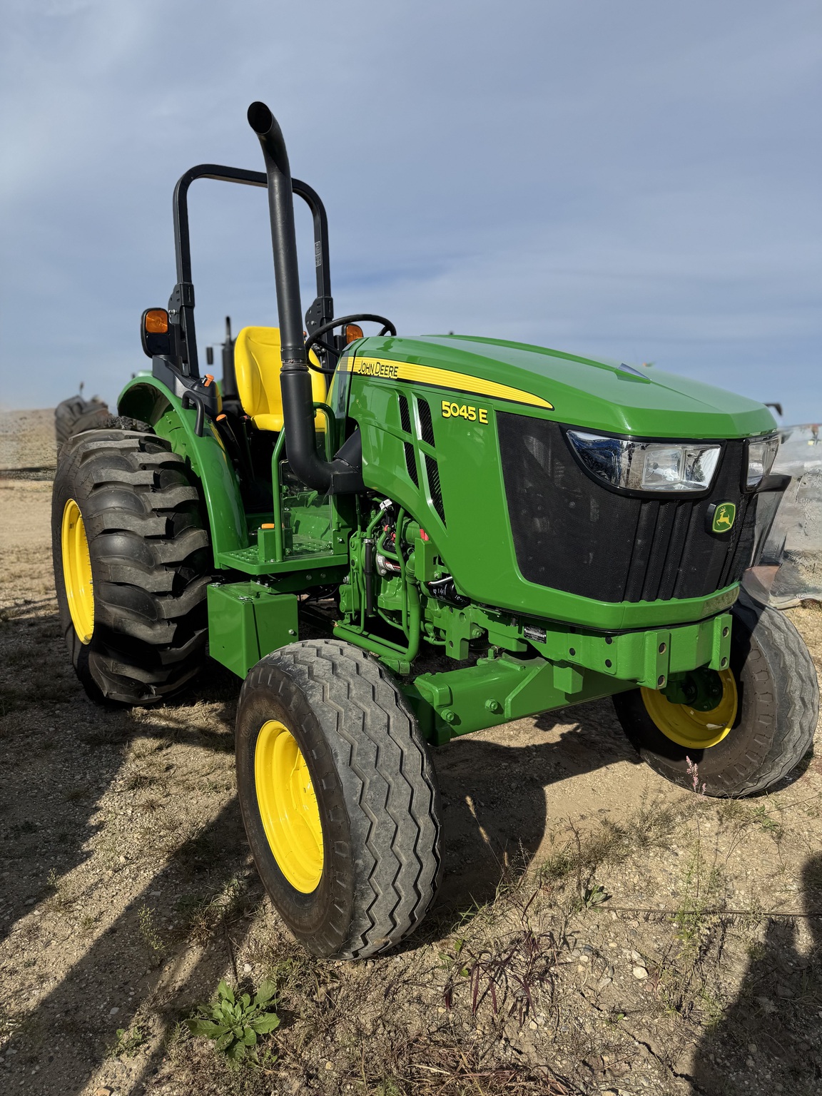 2018 John Deere 5045E Image 1