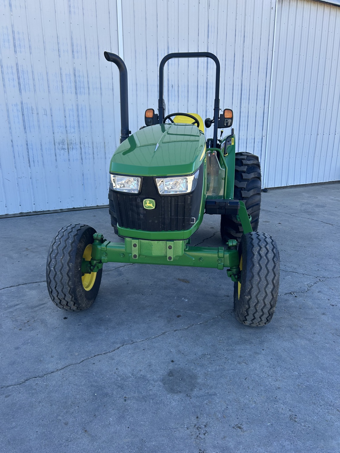 2018 John Deere 5045E Image 6