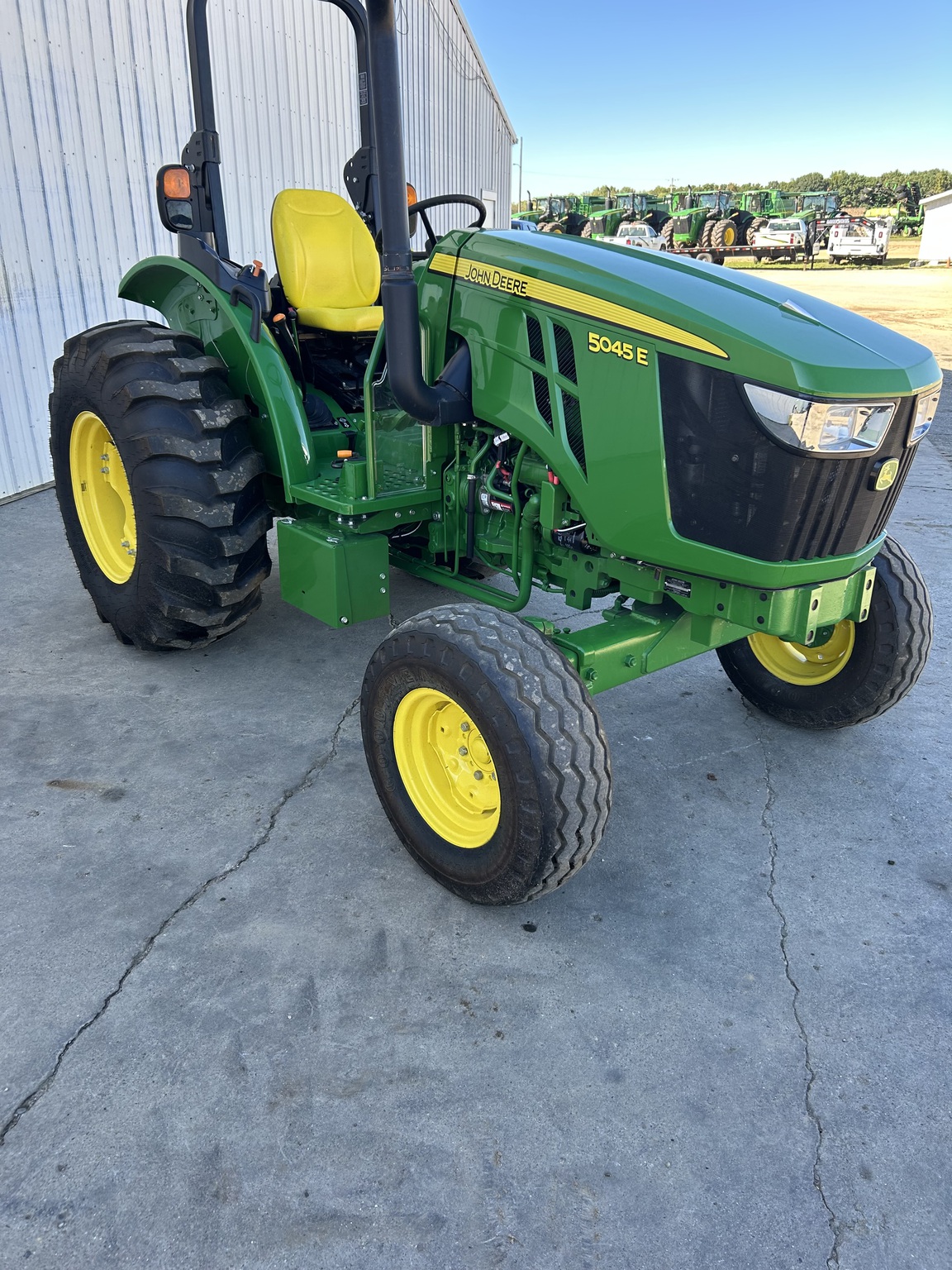 2018 John Deere 5045E Image 1