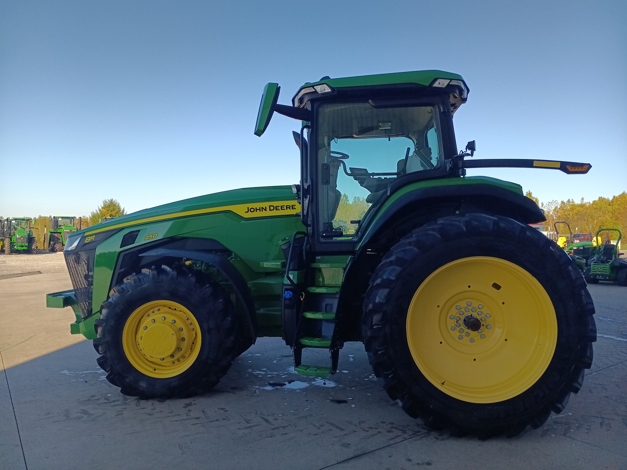 2024 John Deere 8R 250 Image 4