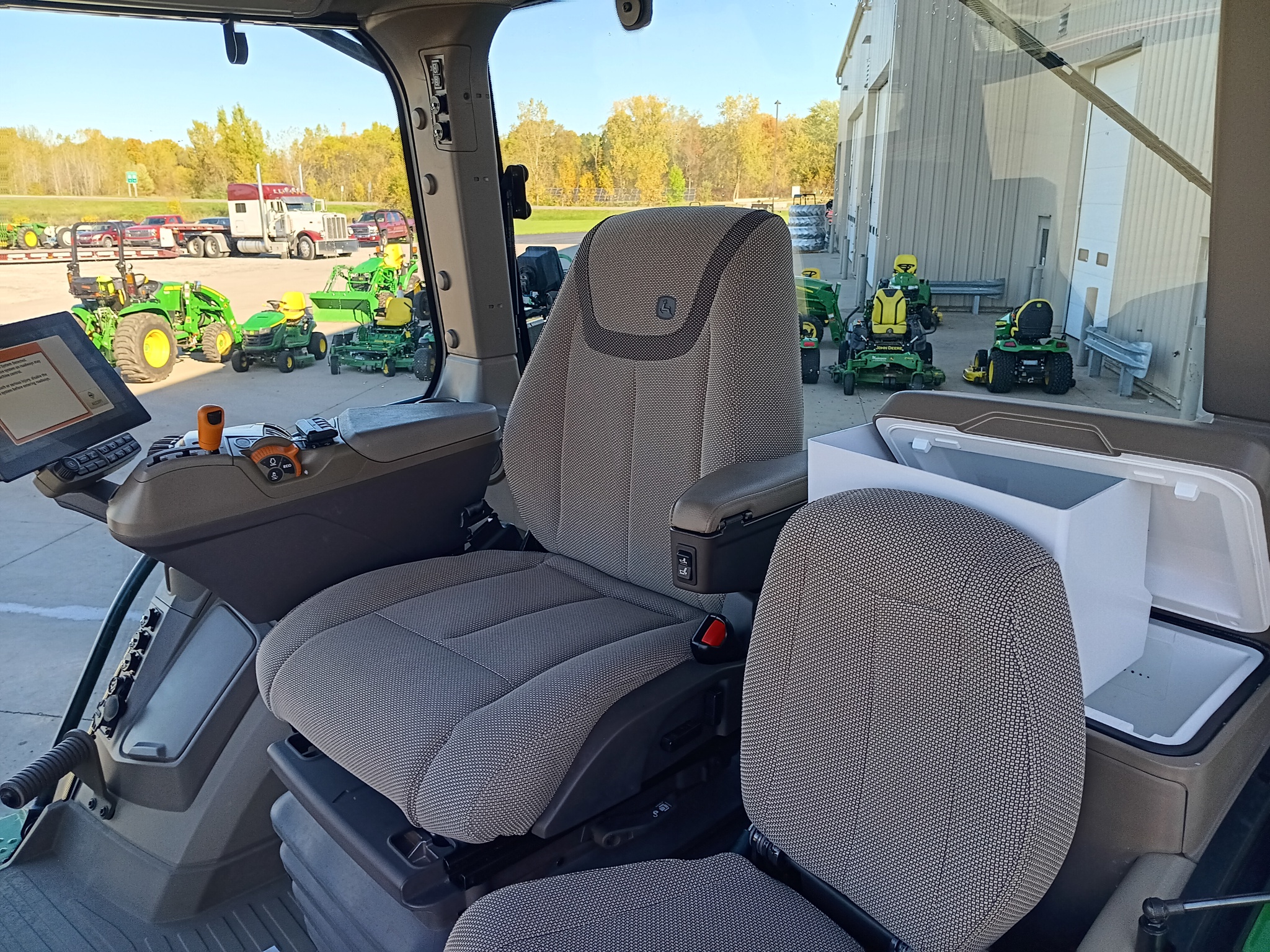 2024 John Deere 8R 250 Image 6