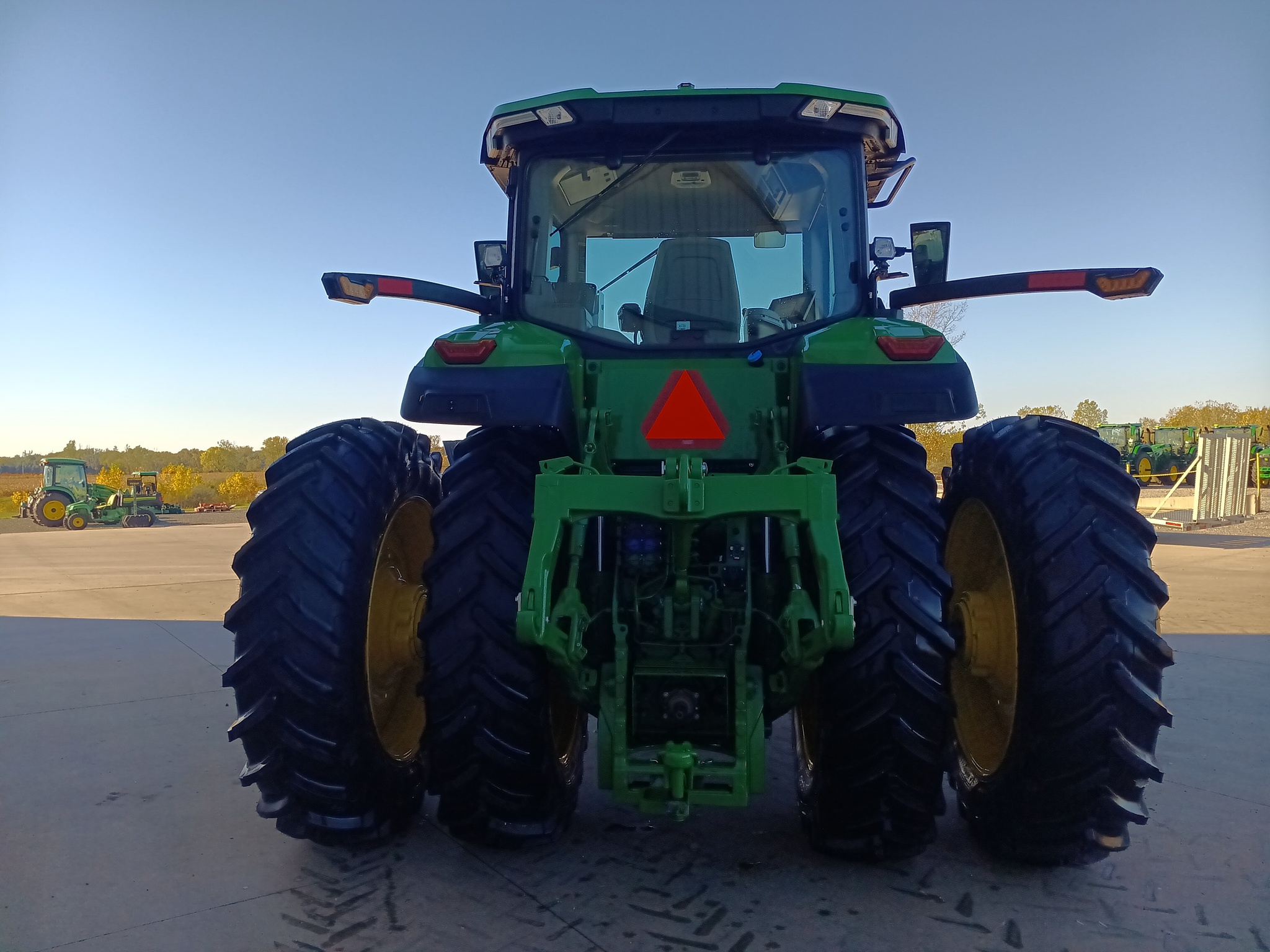 2024 John Deere 8R 250 Image 7