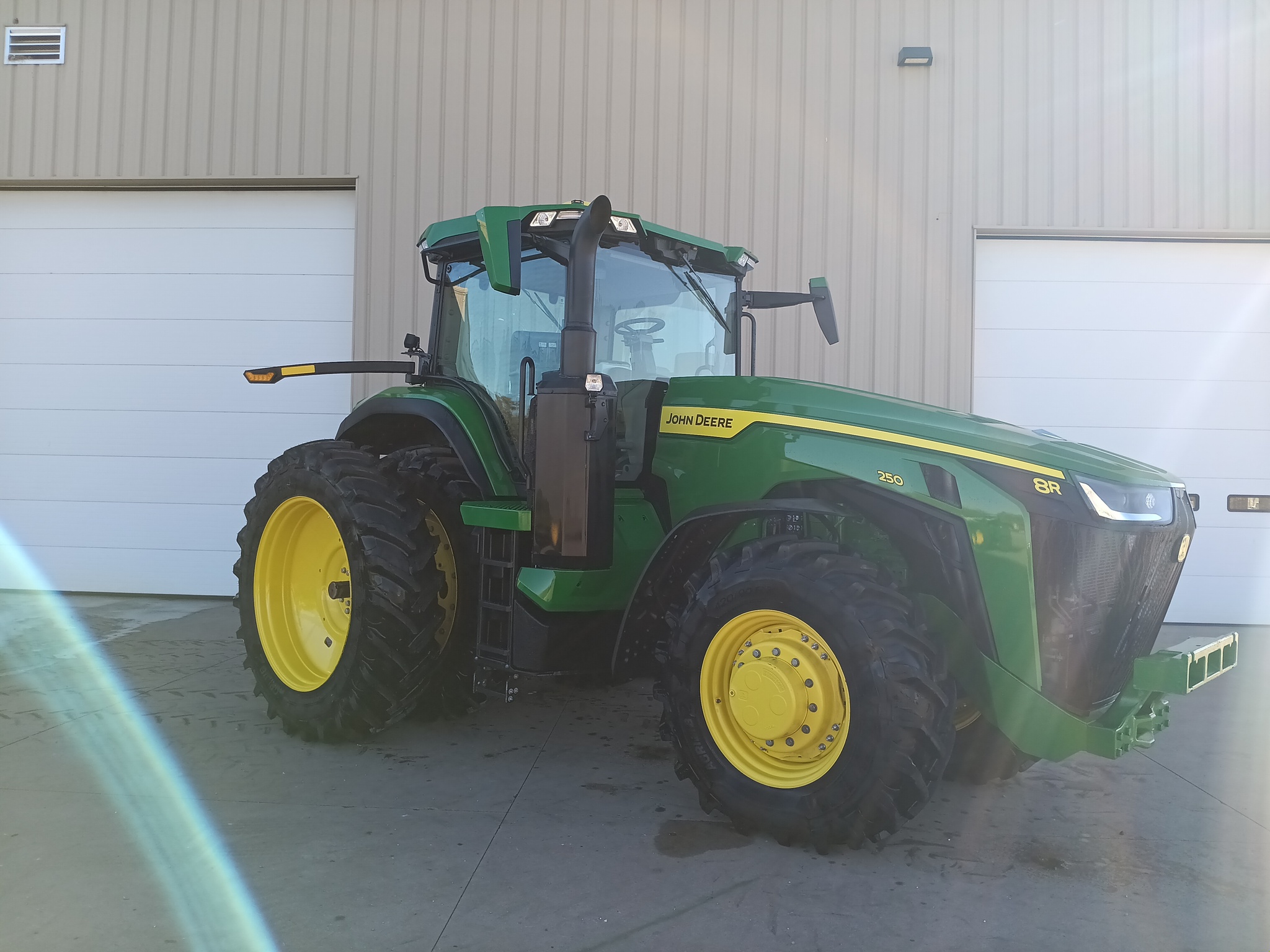 2024 John Deere 8R 250 Image 2
