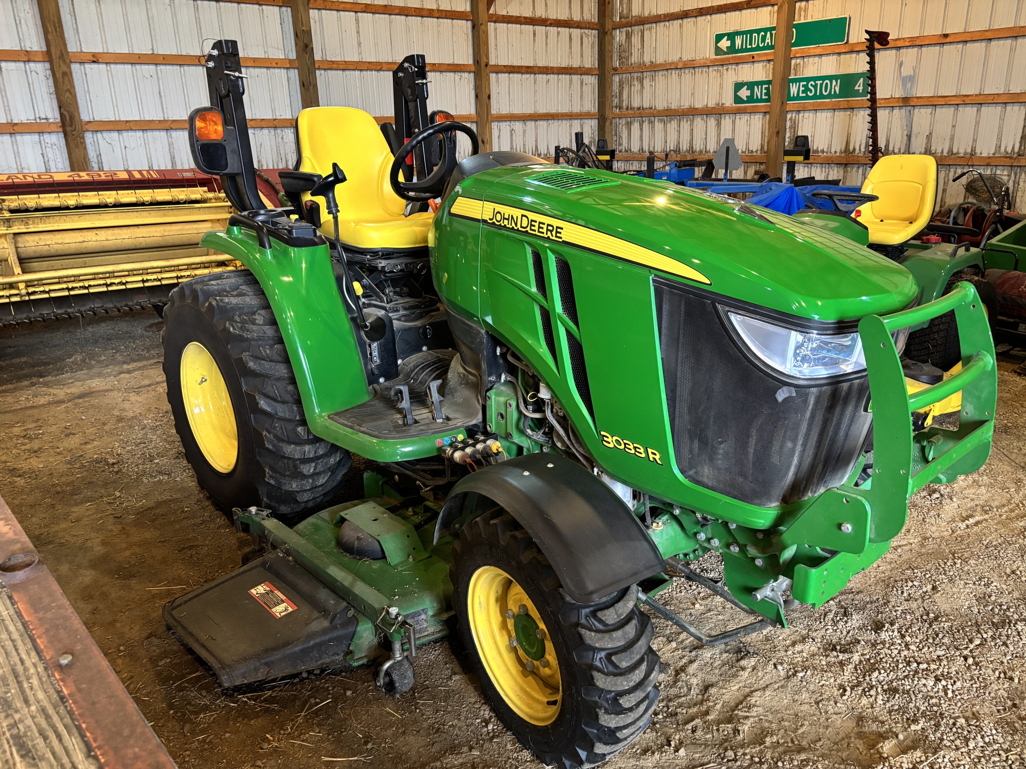 Used 2015 John Deere 3033R Compact Utility Tractors at Koenig Equipment in Oxford, OH - PhotoXL0