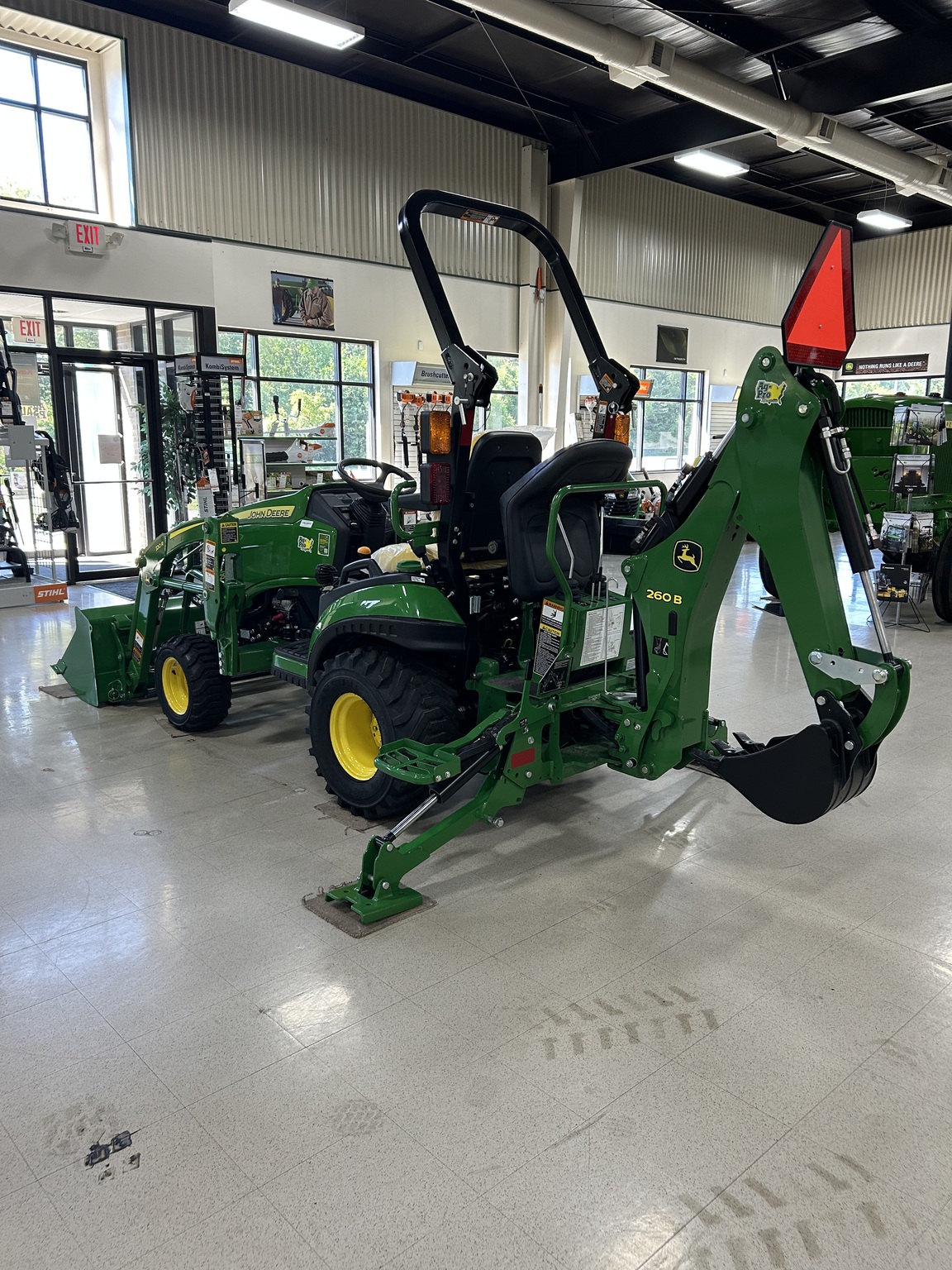 2025 John Deere 1025R Image 6