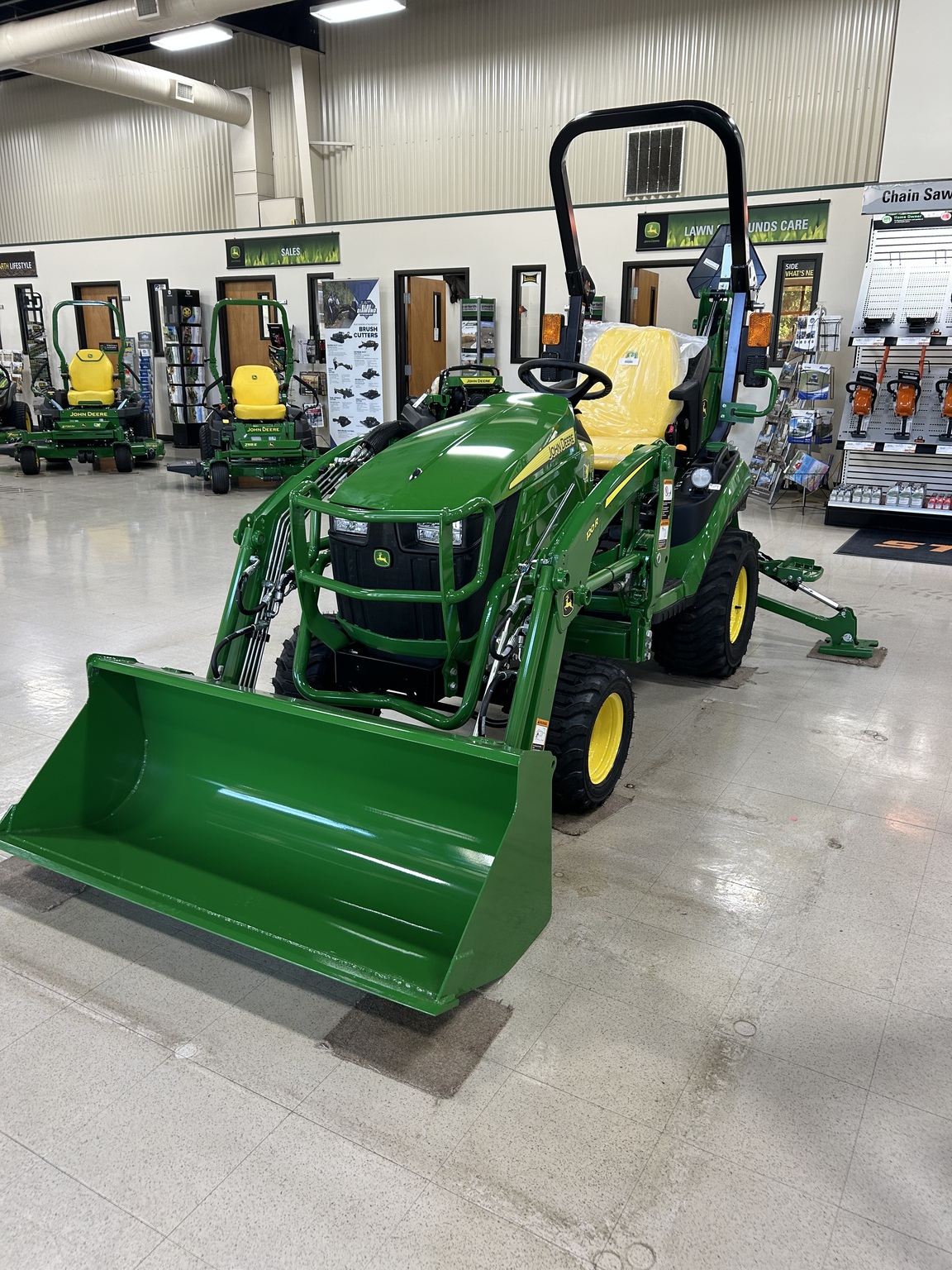 2025 John Deere 1025R Image 5