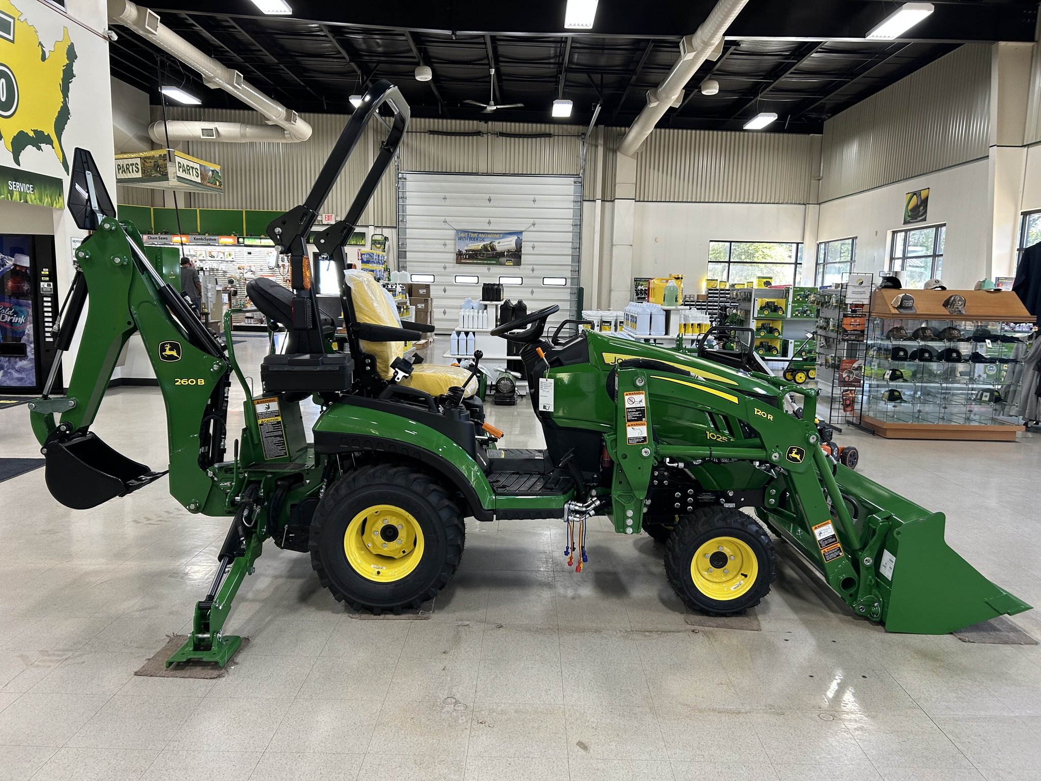 2025 John Deere 1025R Image 2