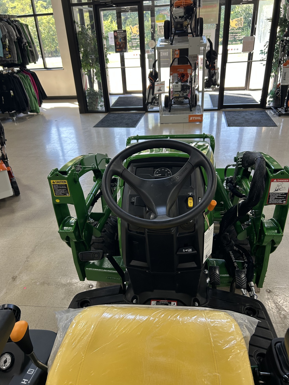 2025 John Deere 1025R Image 8