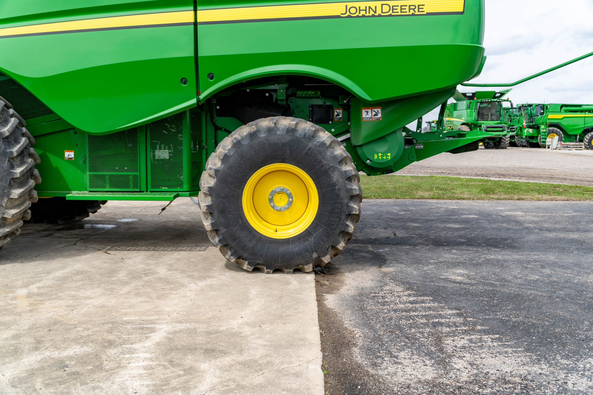 Used 2023 John Deere S760 Combines at Koenig Equipment in Anna, OH - PhotoXL9