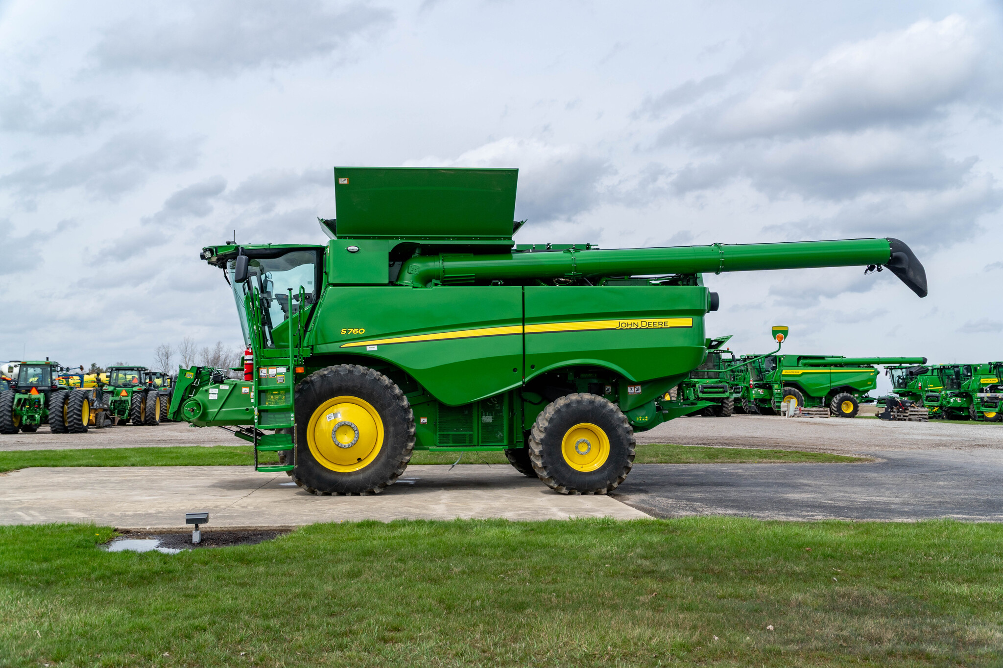 Used 2023 John Deere S760 Combines at Koenig Equipment in Anna, OH - PhotoXL1
