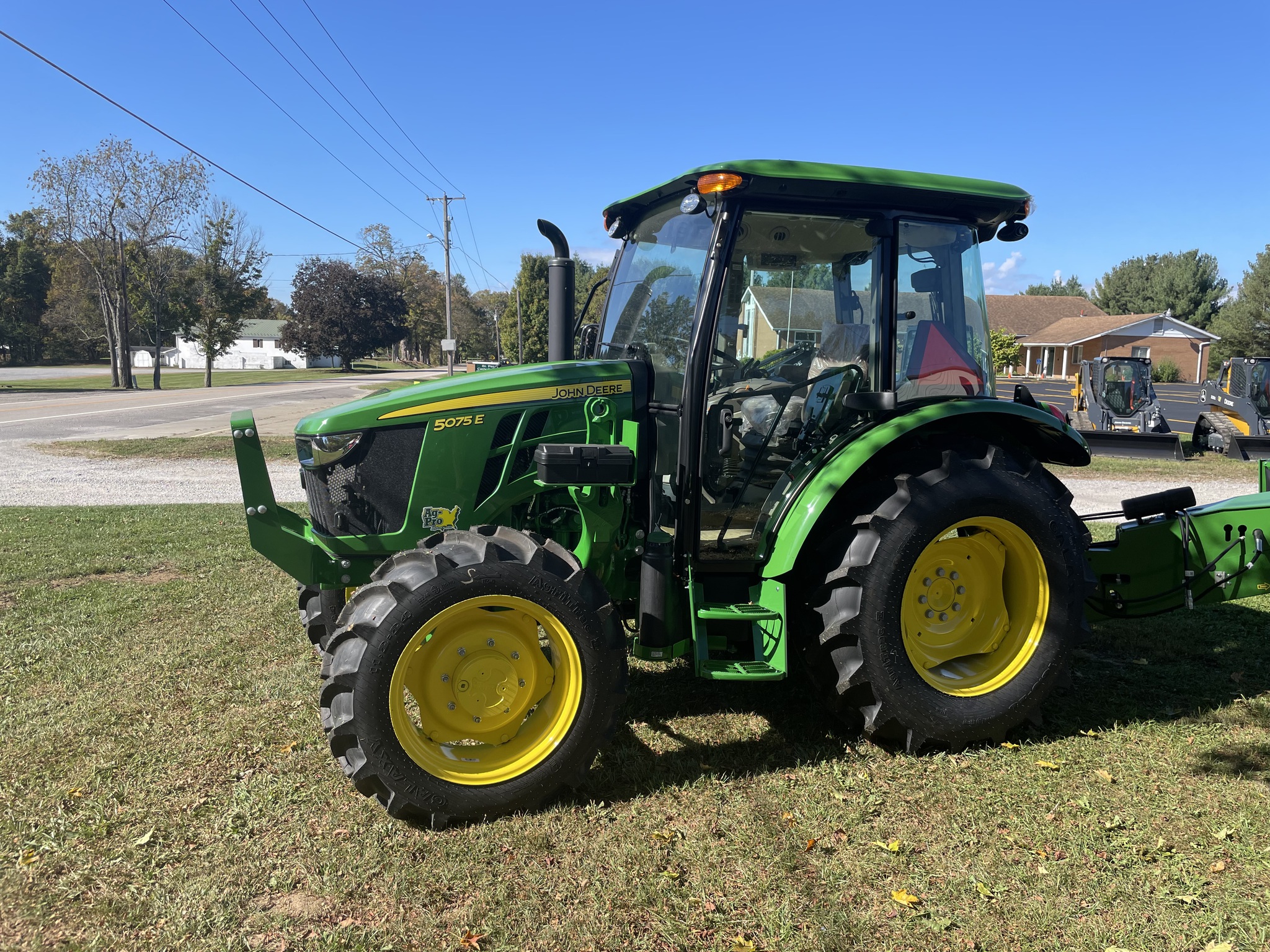 2025 John Deere 5075E Image 2