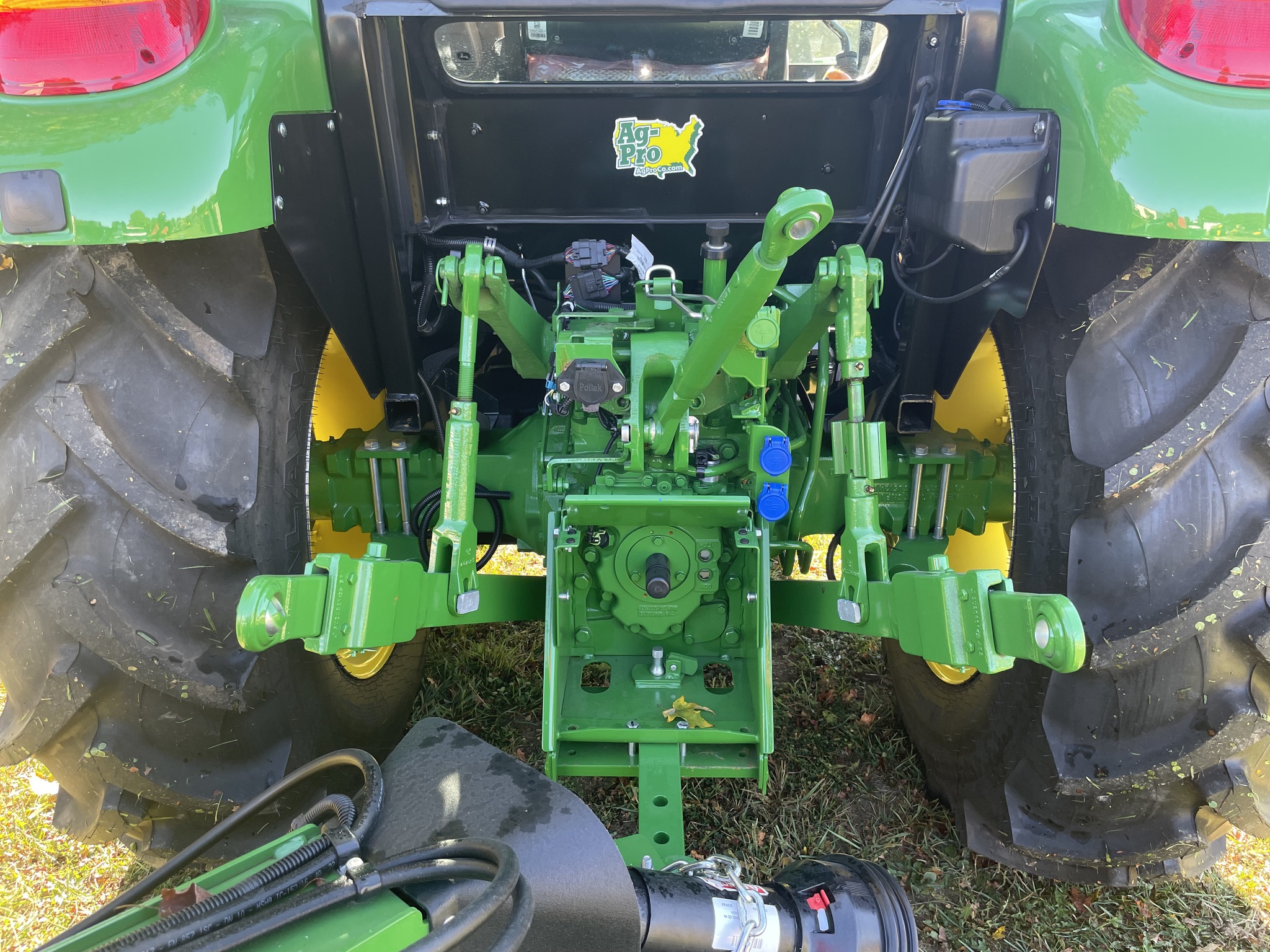 2025 John Deere 5075E Image 3