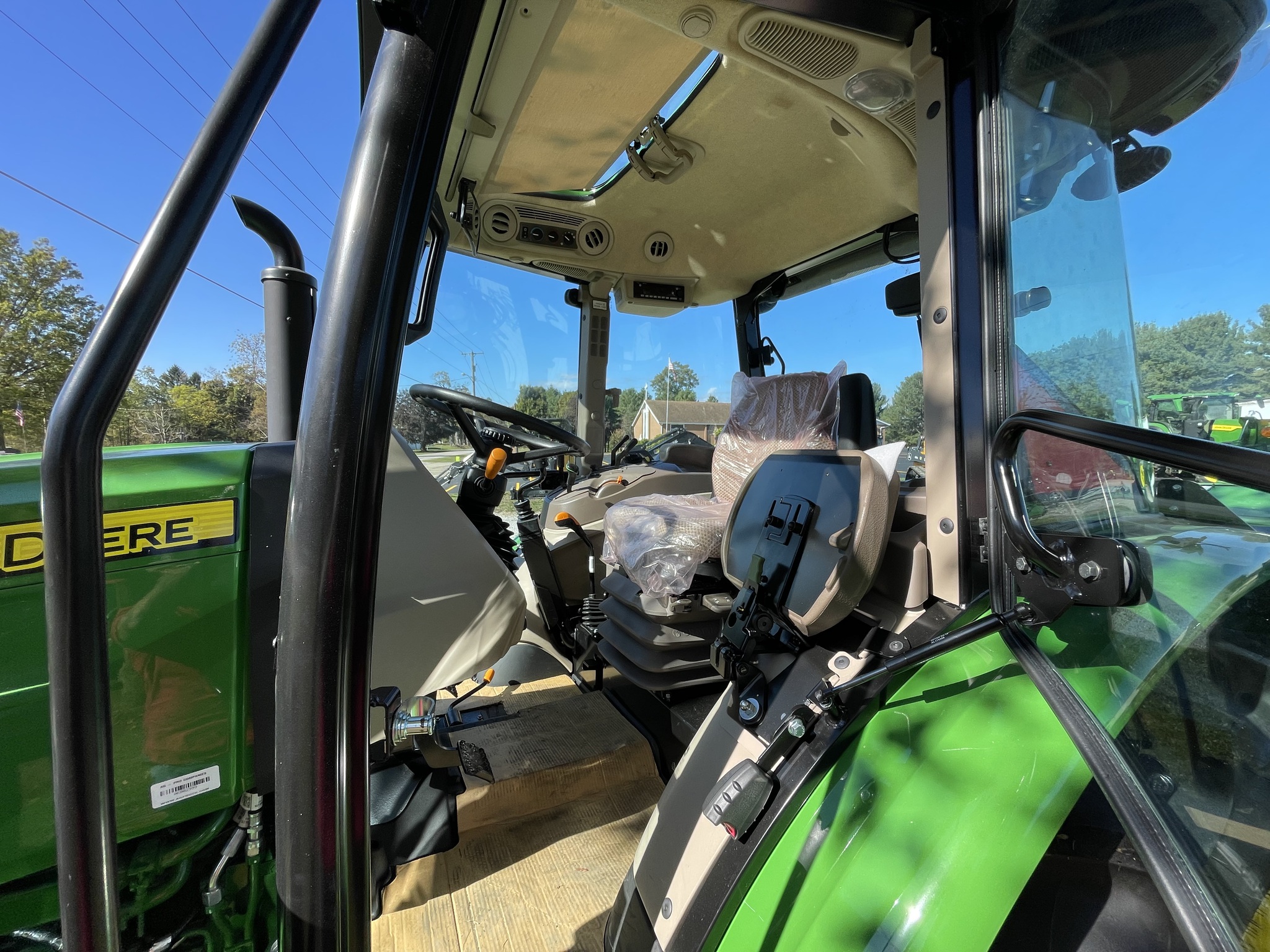 2025 John Deere 5075E Image 6