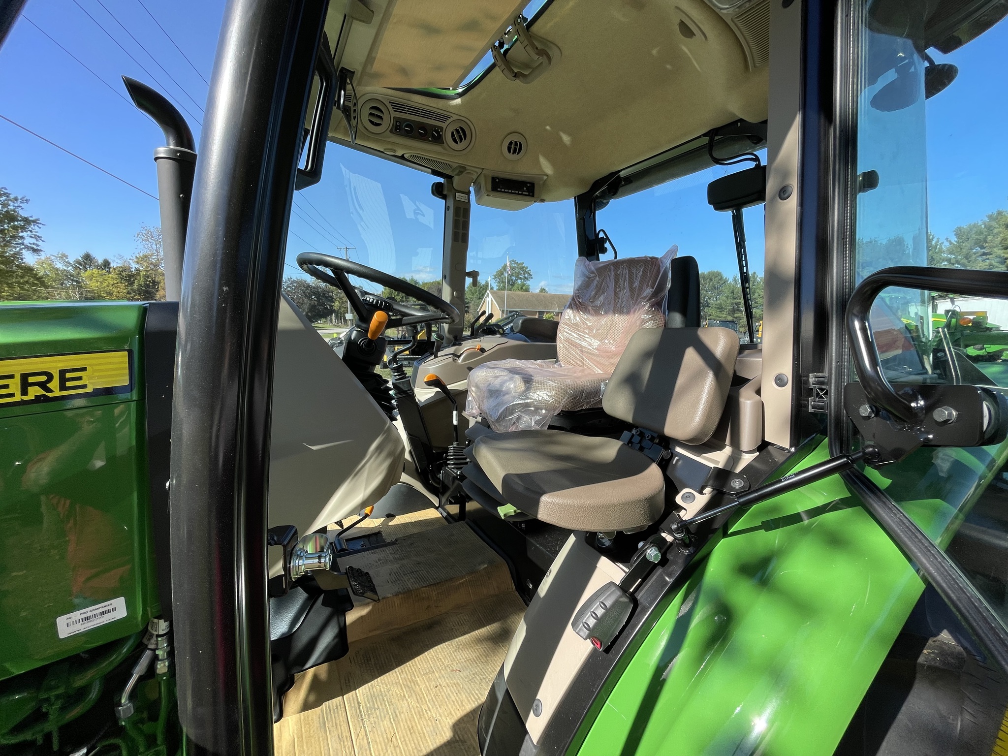 2025 John Deere 5075E Image 7