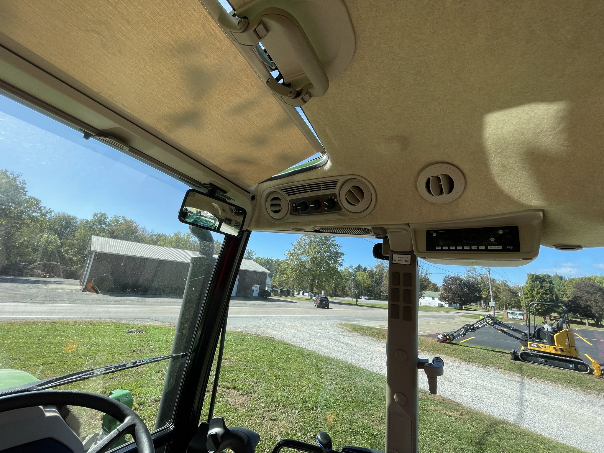 2025 John Deere 5075E Image 10