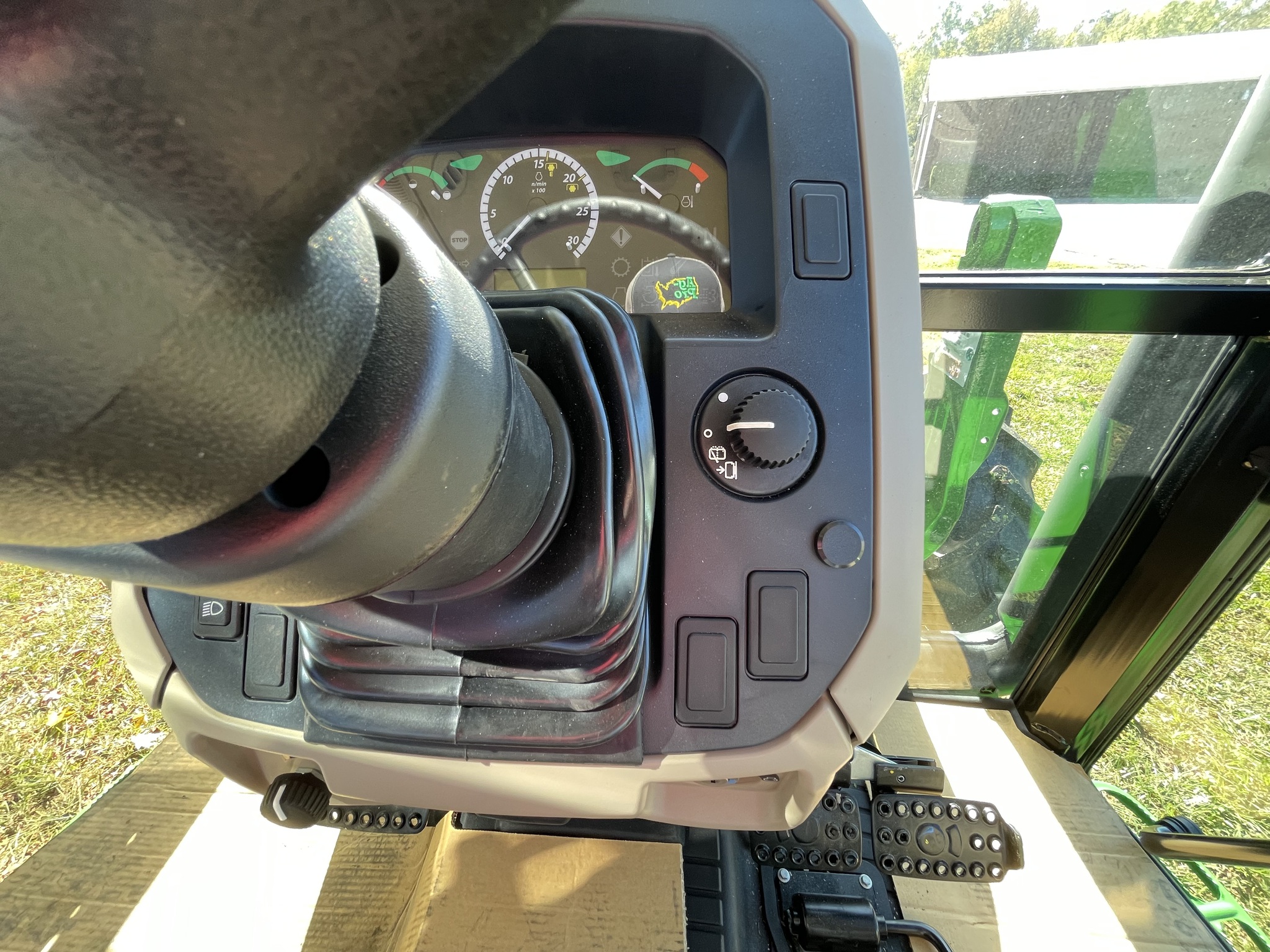 2025 John Deere 5075E Image 12