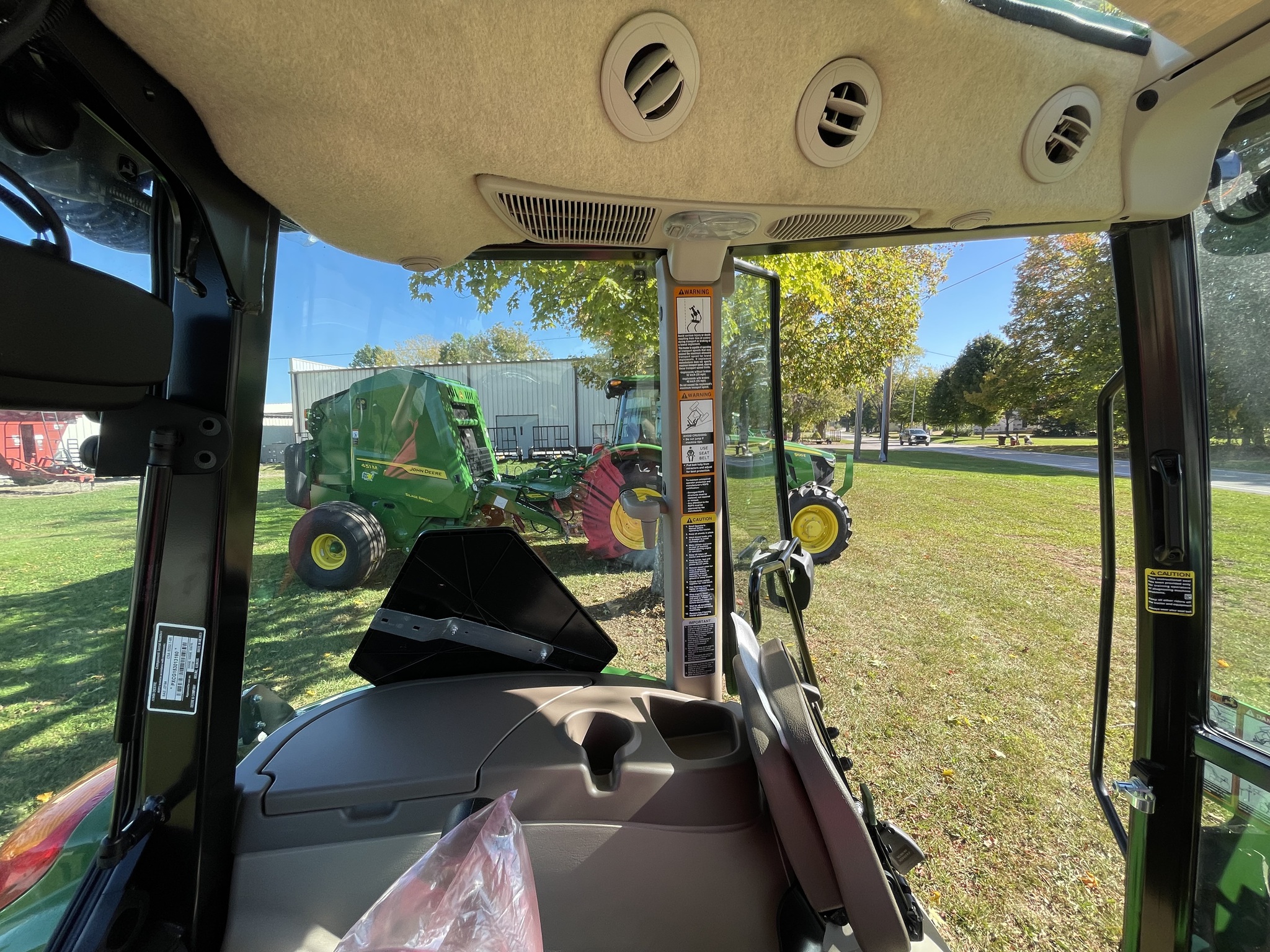 2025 John Deere 5075E Image 11