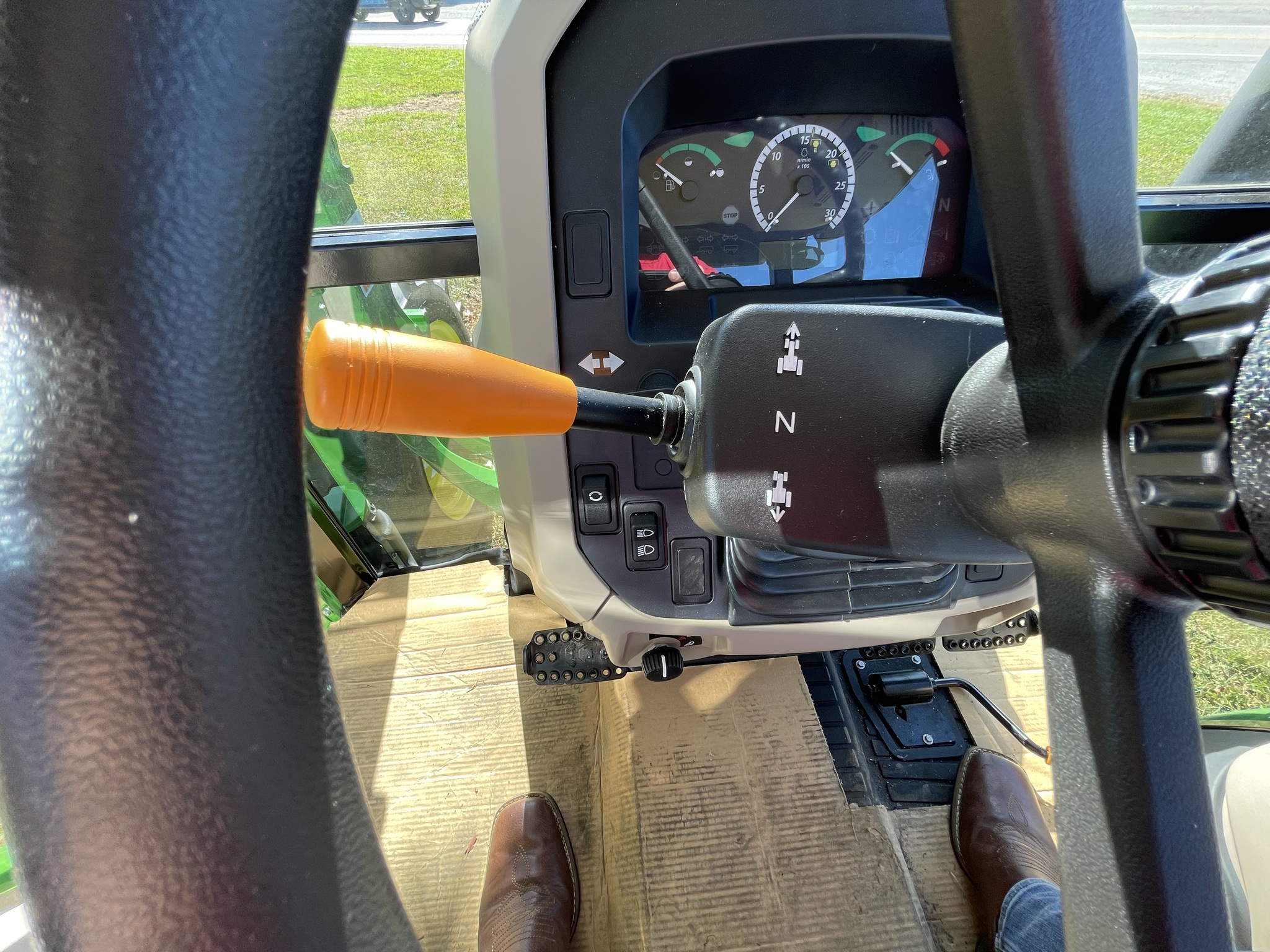 2025 John Deere 5075E Image 13