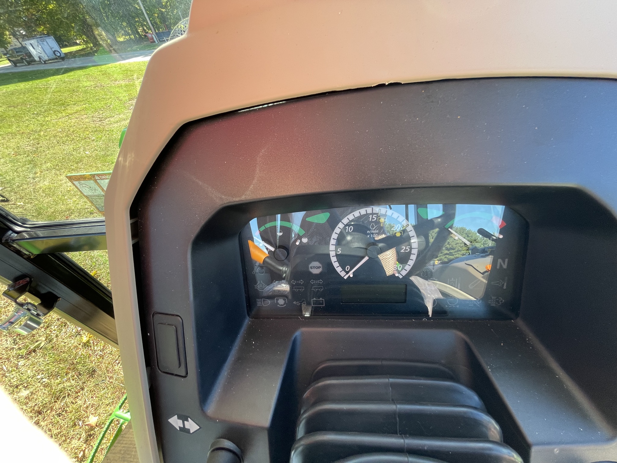 2025 John Deere 5075E Image 15