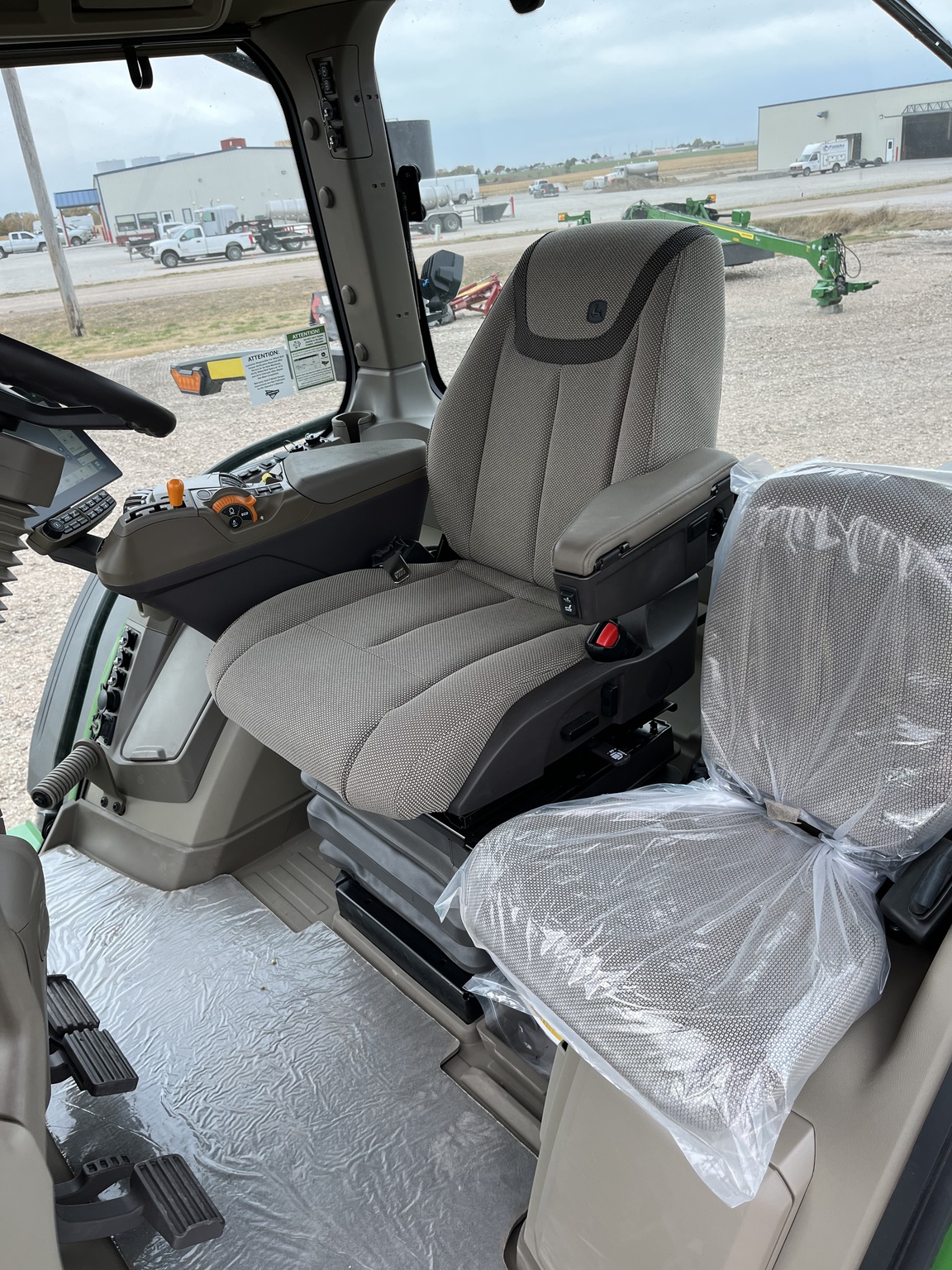 2025 John Deere 8R 310 Image 14