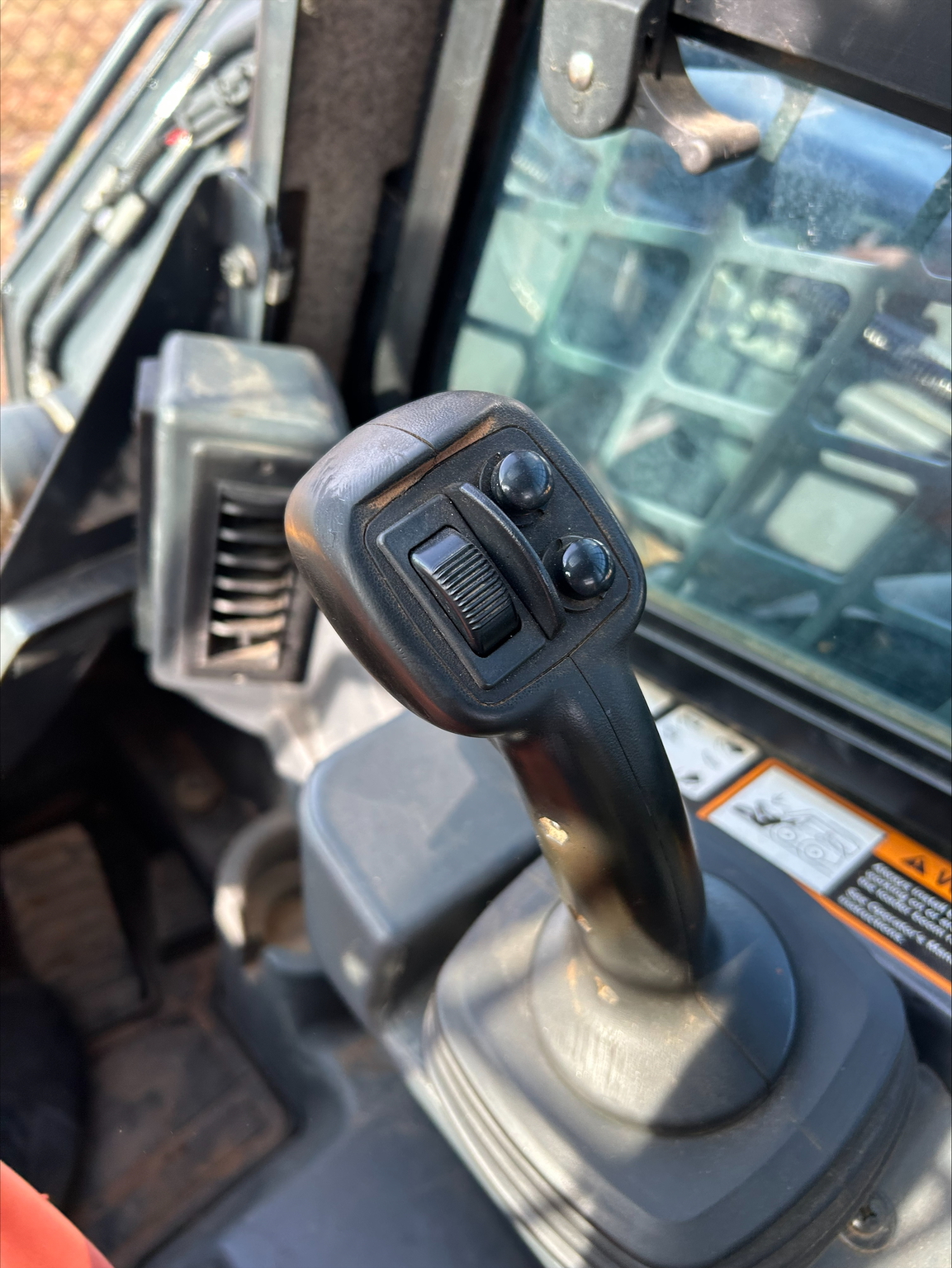 2023 John Deere 325G Image 3