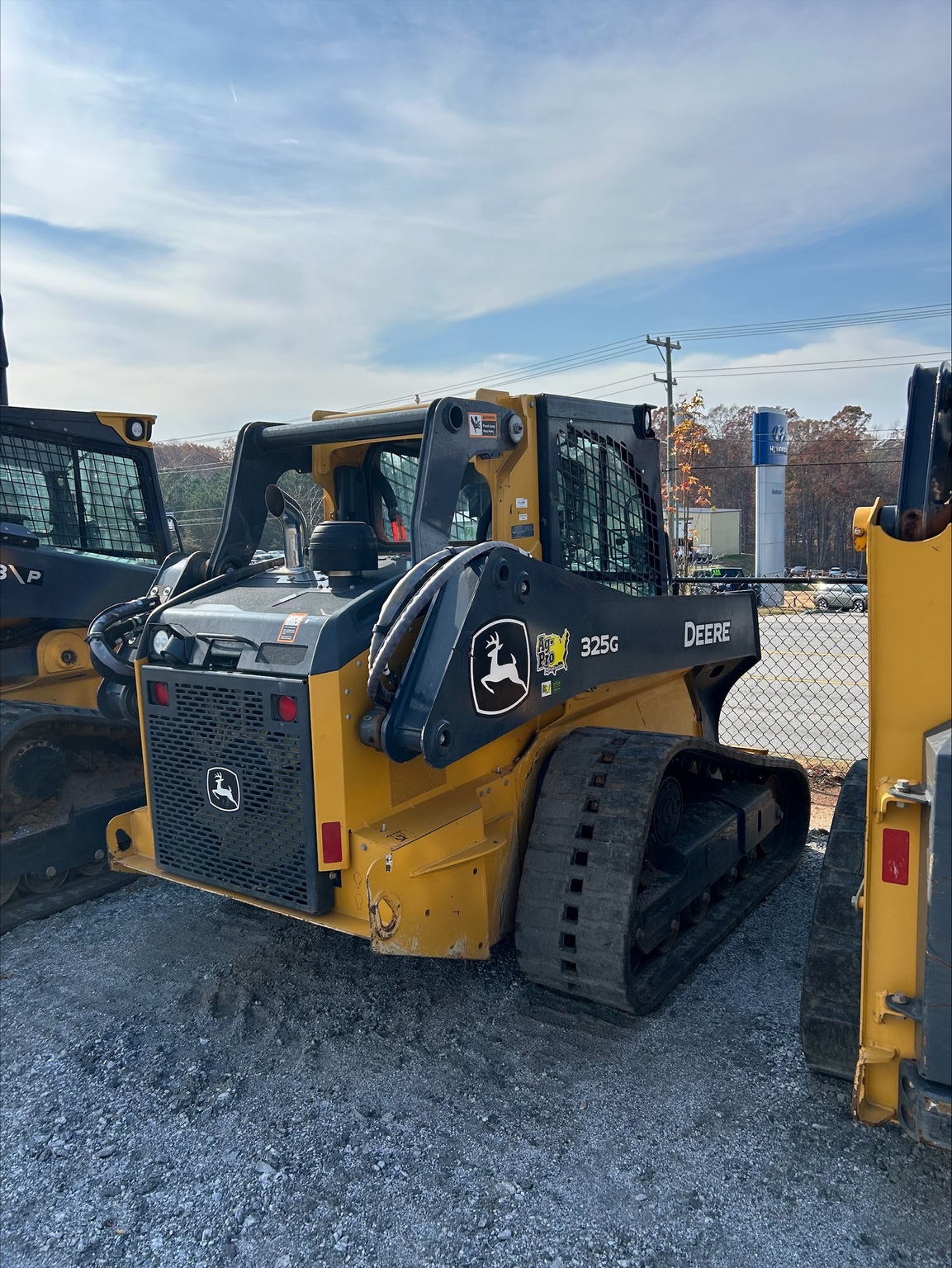 2023 John Deere 325G Image 6