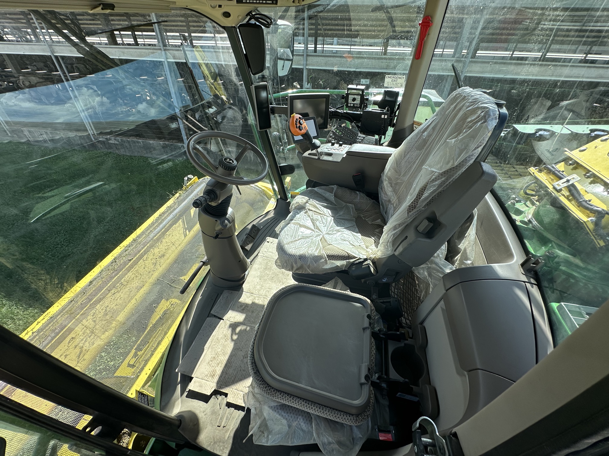 2022 John Deere 9900 Image 17