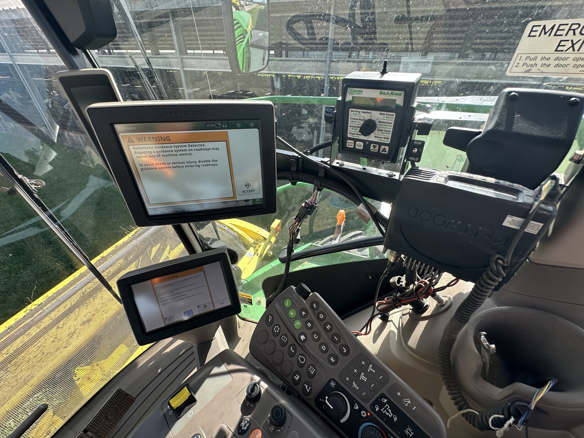 2022 John Deere 9900 Image 18