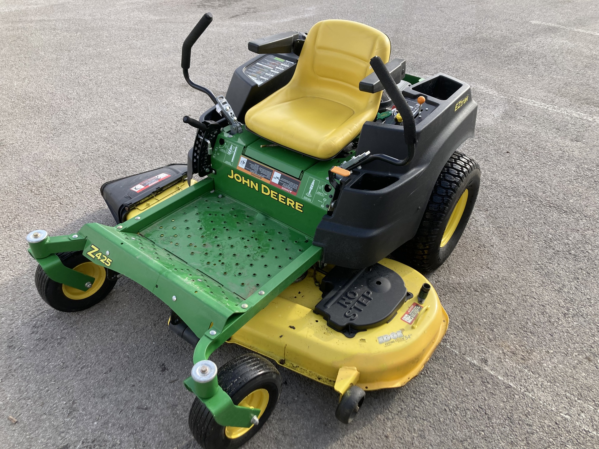 2014 John Deere Z425 Image 2
