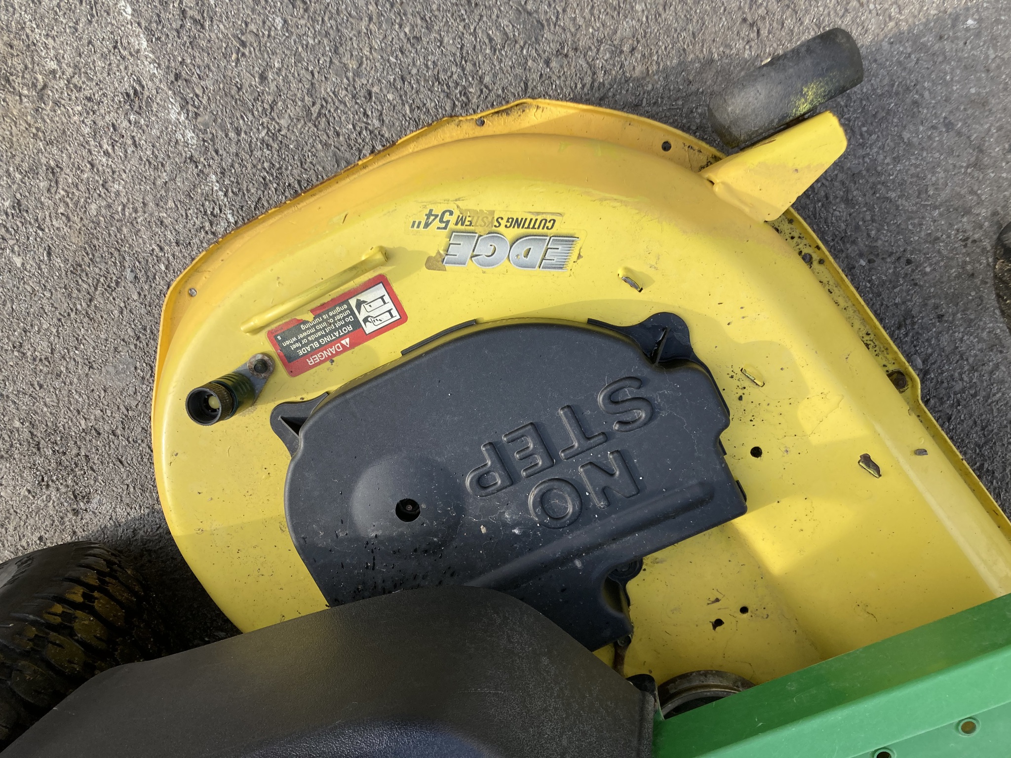 2014 John Deere Z425 Image 10