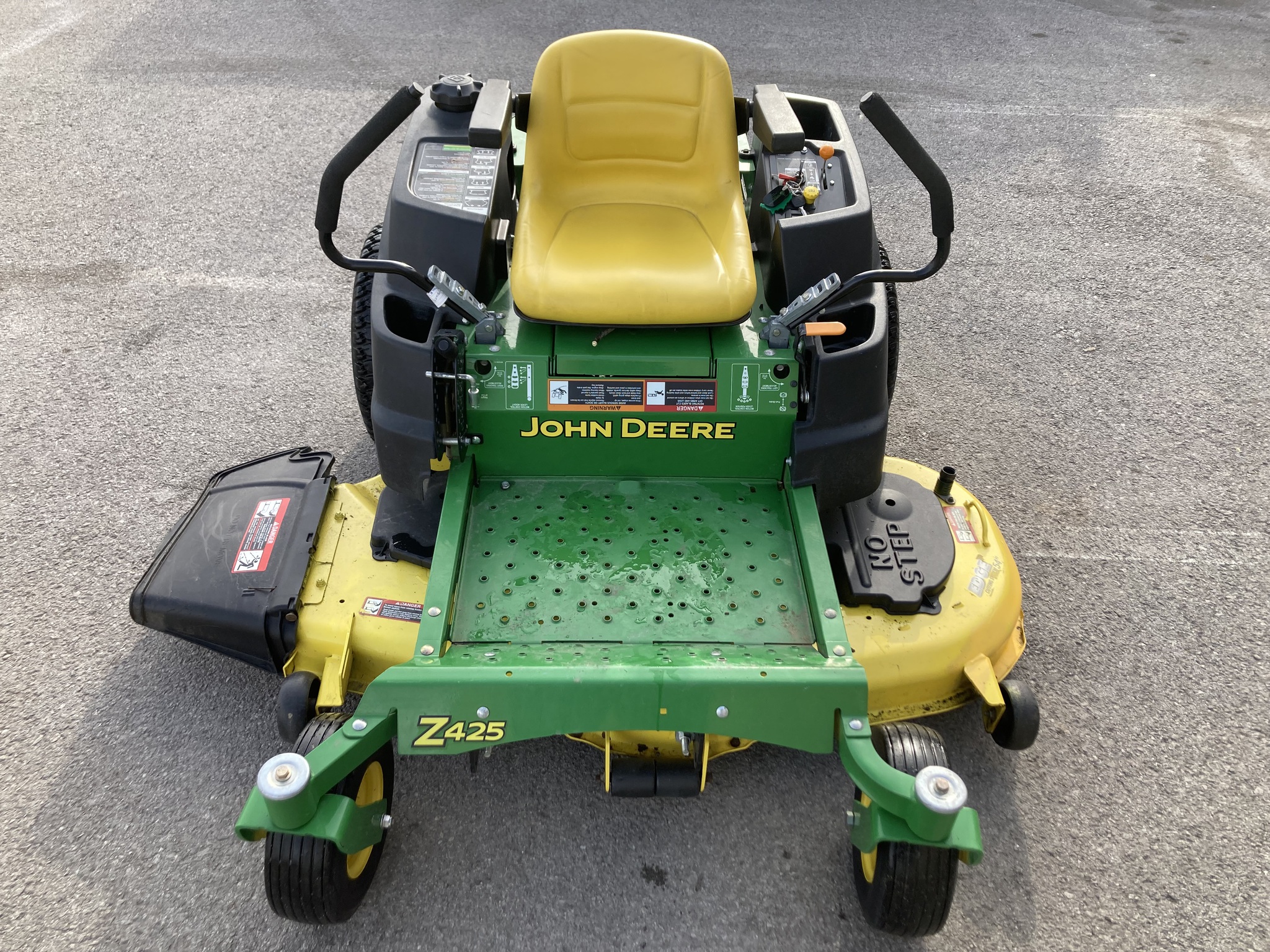 2014 John Deere Z425 Image 1