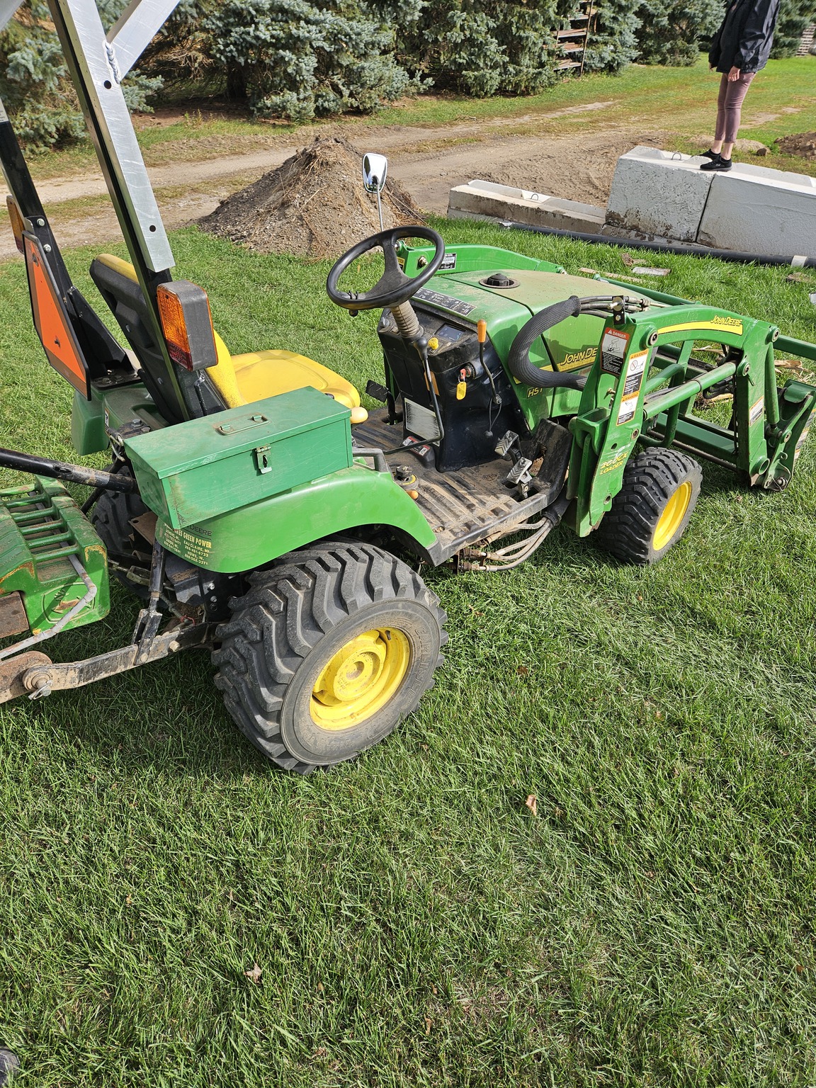 2007 John Deere 2305 Image 2
