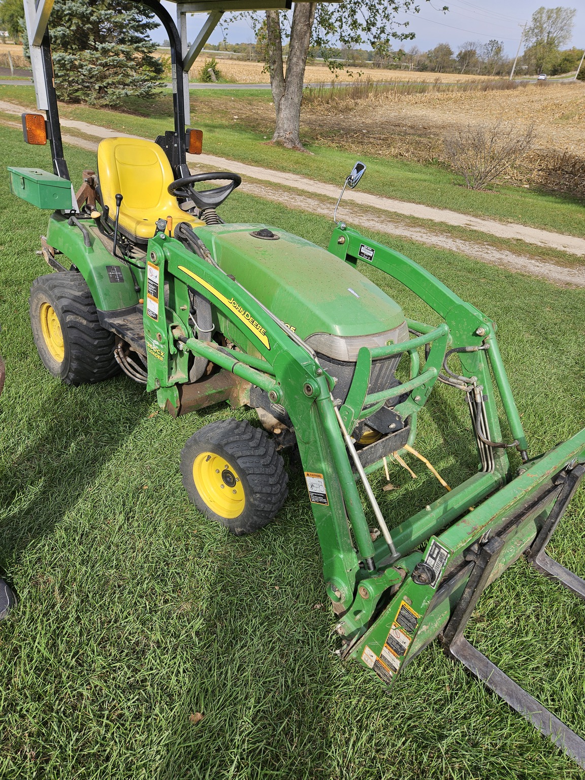 2007 John Deere 2305 Image 3