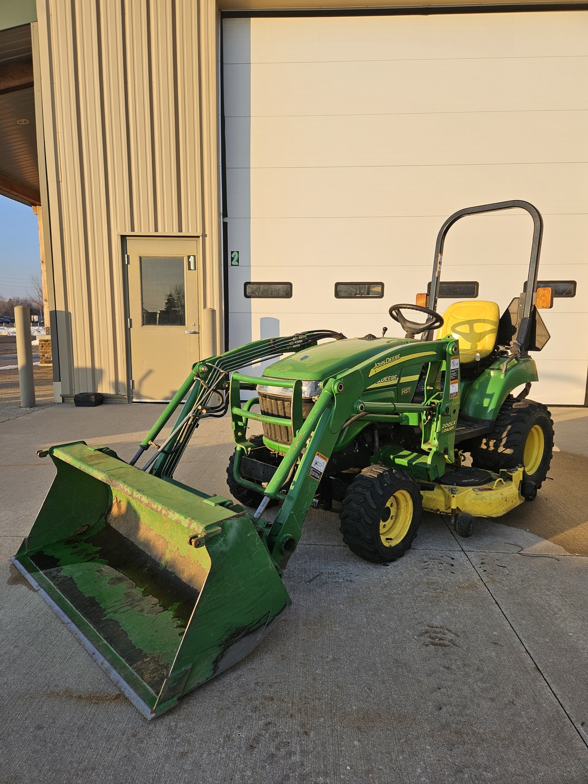 2007 John Deere 2305 Image 1