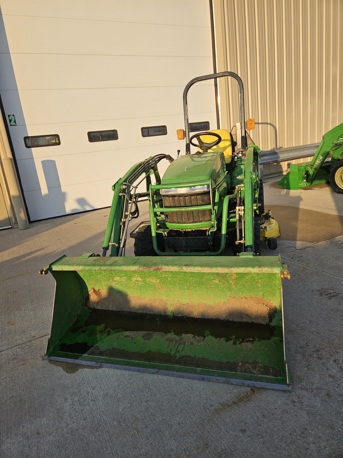 2007 John Deere 2305 Image 2