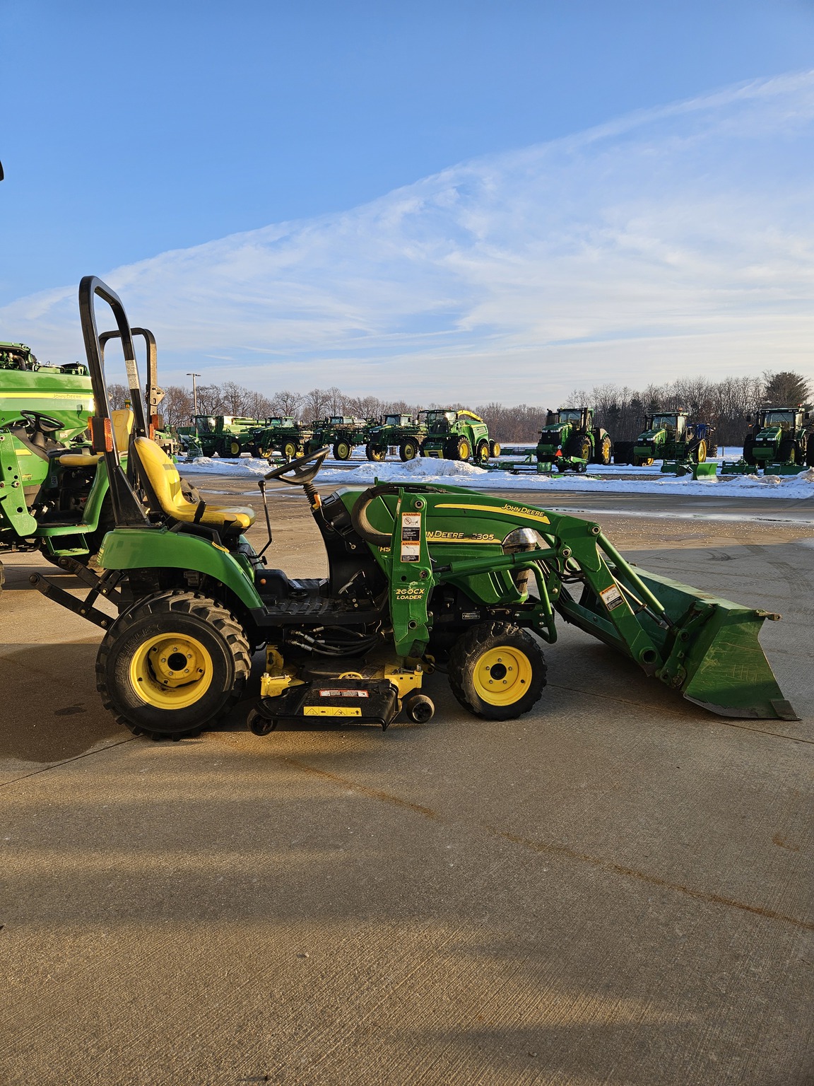 2007 John Deere 2305 Image 4