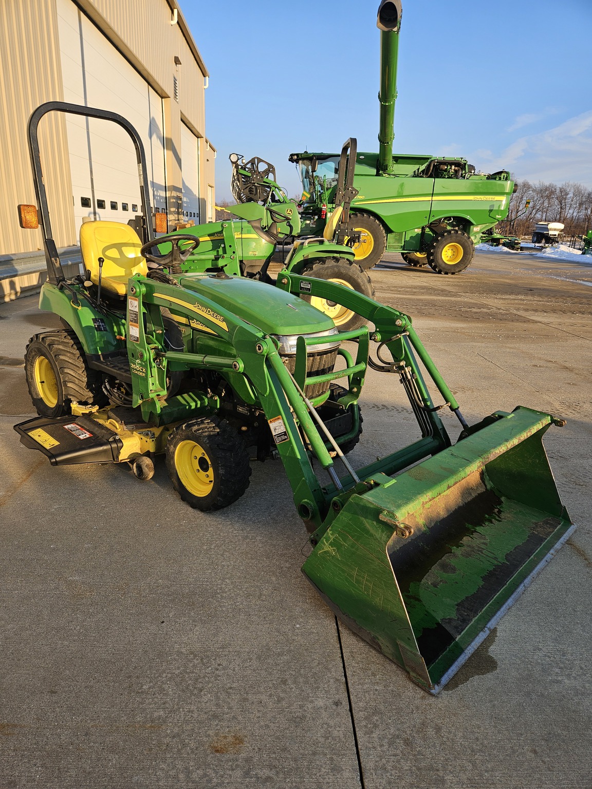 2007 John Deere 2305 Image 3