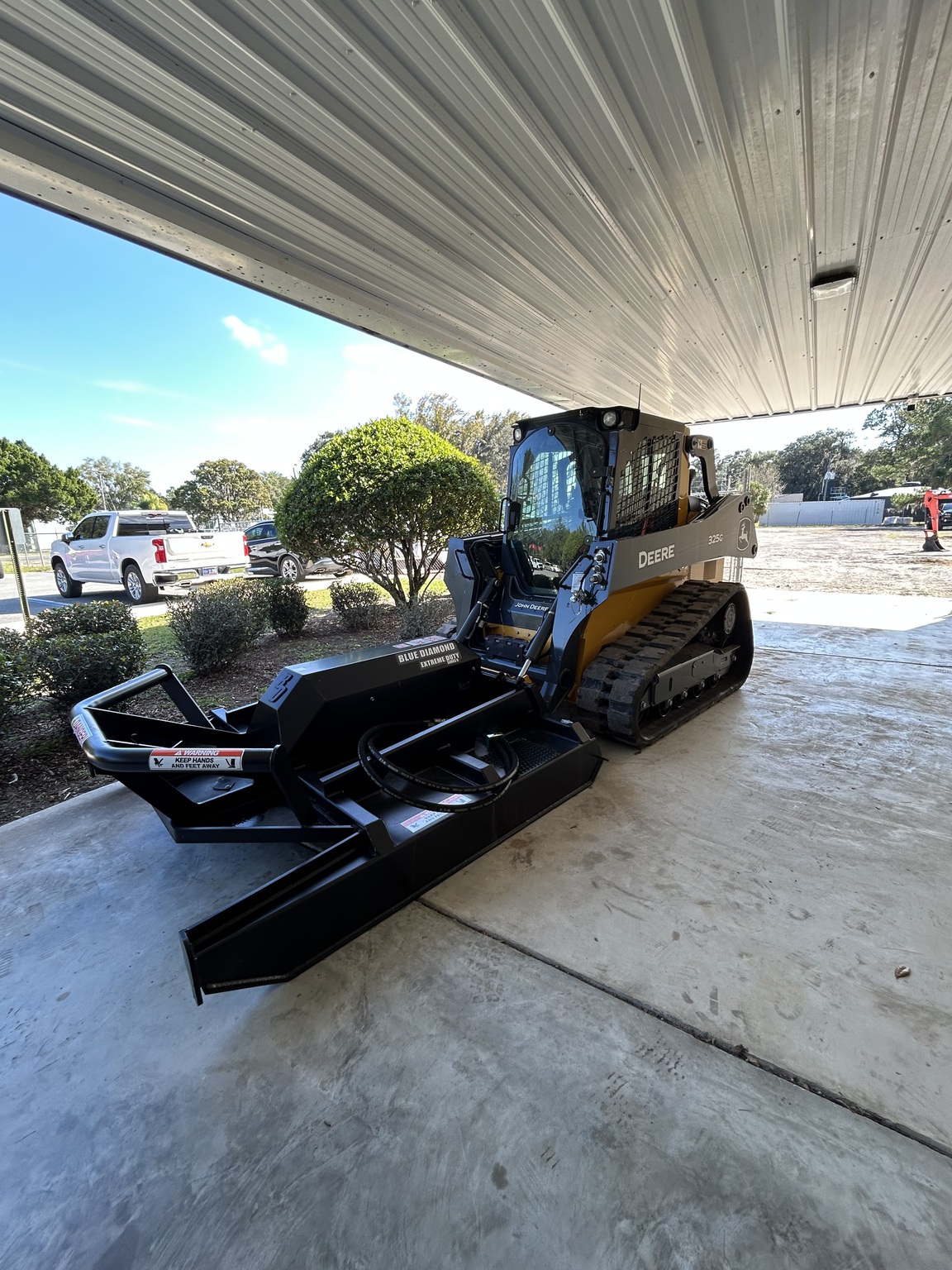 2025 John Deere 325G Image 1