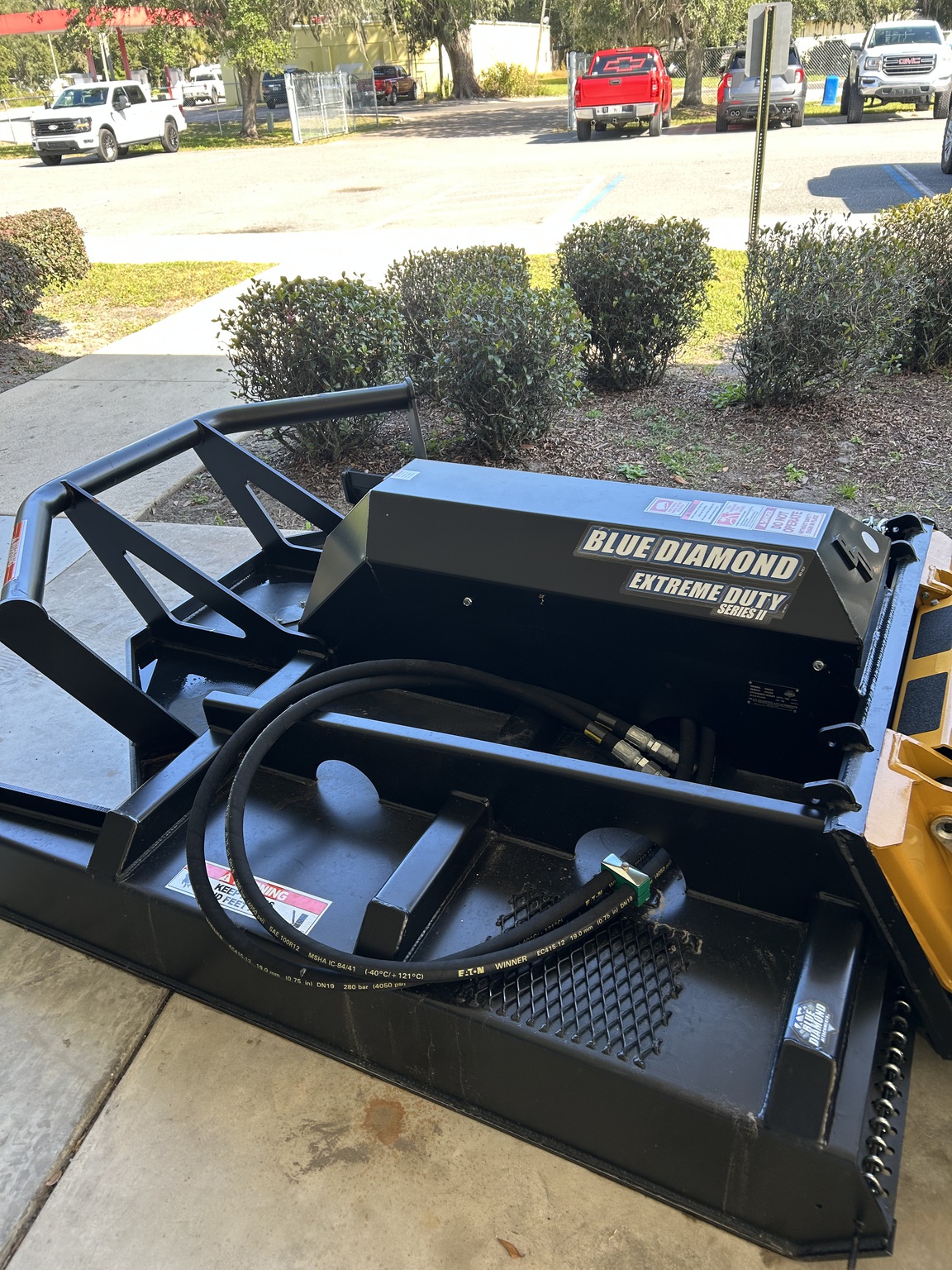 2025 John Deere 325G Image 2