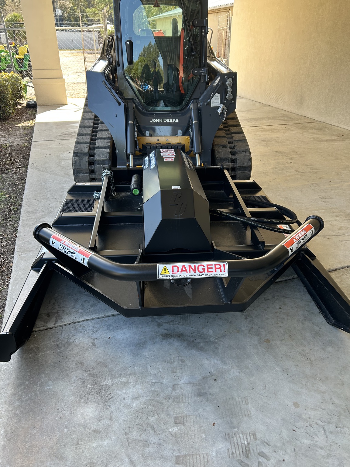 2025 John Deere 325G Image 3