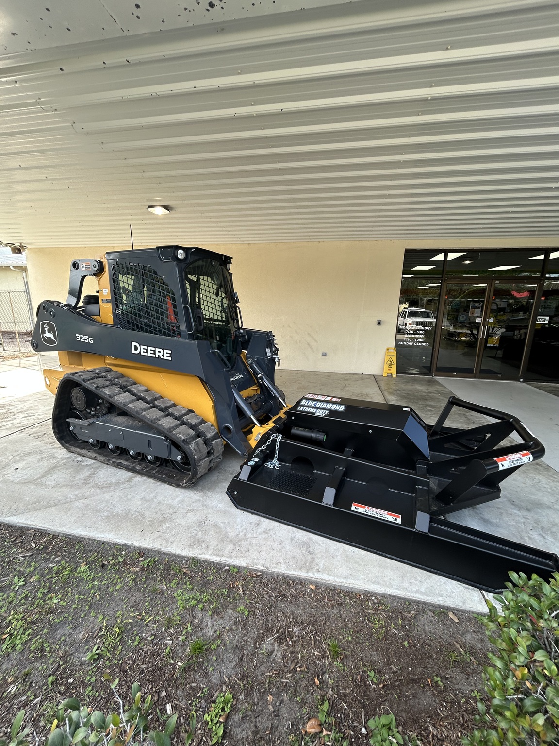 2025 John Deere 325G Image 5