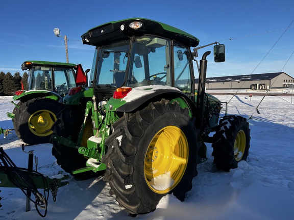 2025 John Deere 5075M - Photo4