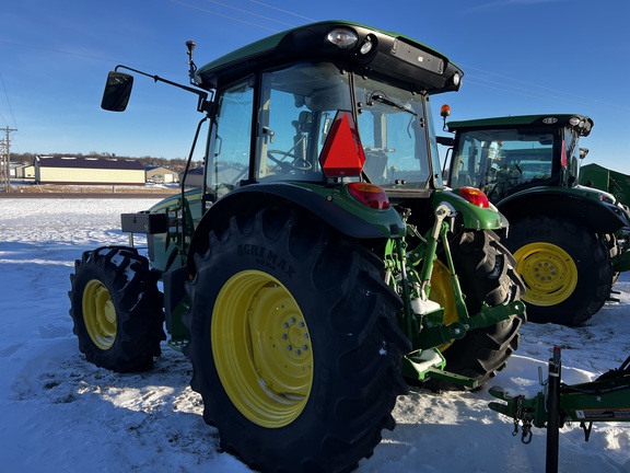 2025 John Deere 5075M - Photo6