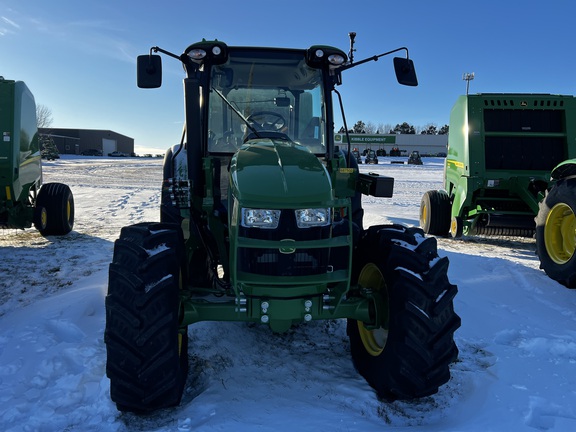 2025 John Deere 5075M - Photo9