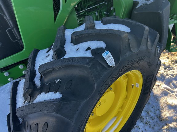 2025 John Deere 5075M - Photo11