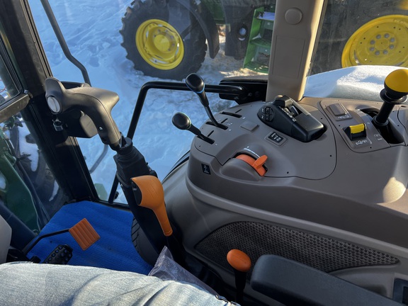 2025 John Deere 5075M - Photo30